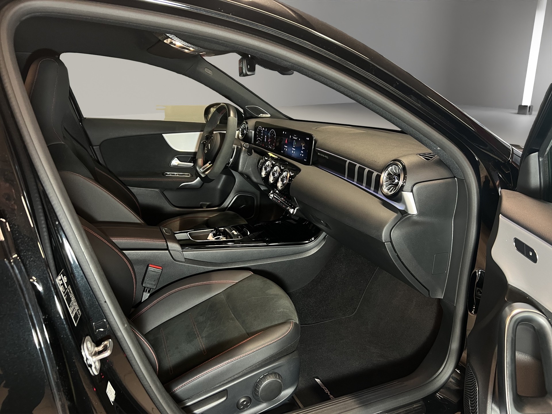 MERCEDES-BENZ A 45 S AMG 4Matic+ Speedshift LEASING à partir de CHF 590.-/mois-image-16