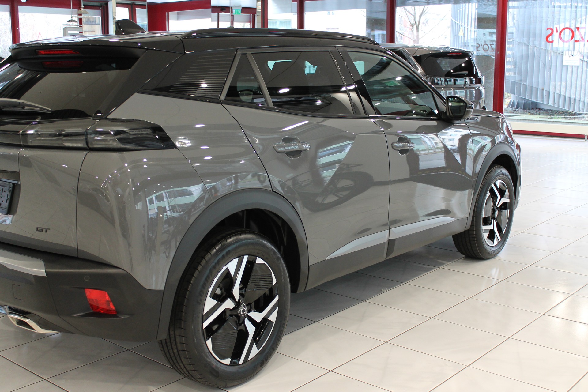 PEUGEOT 2008 1.2 PureTech GT-showroom-element-3