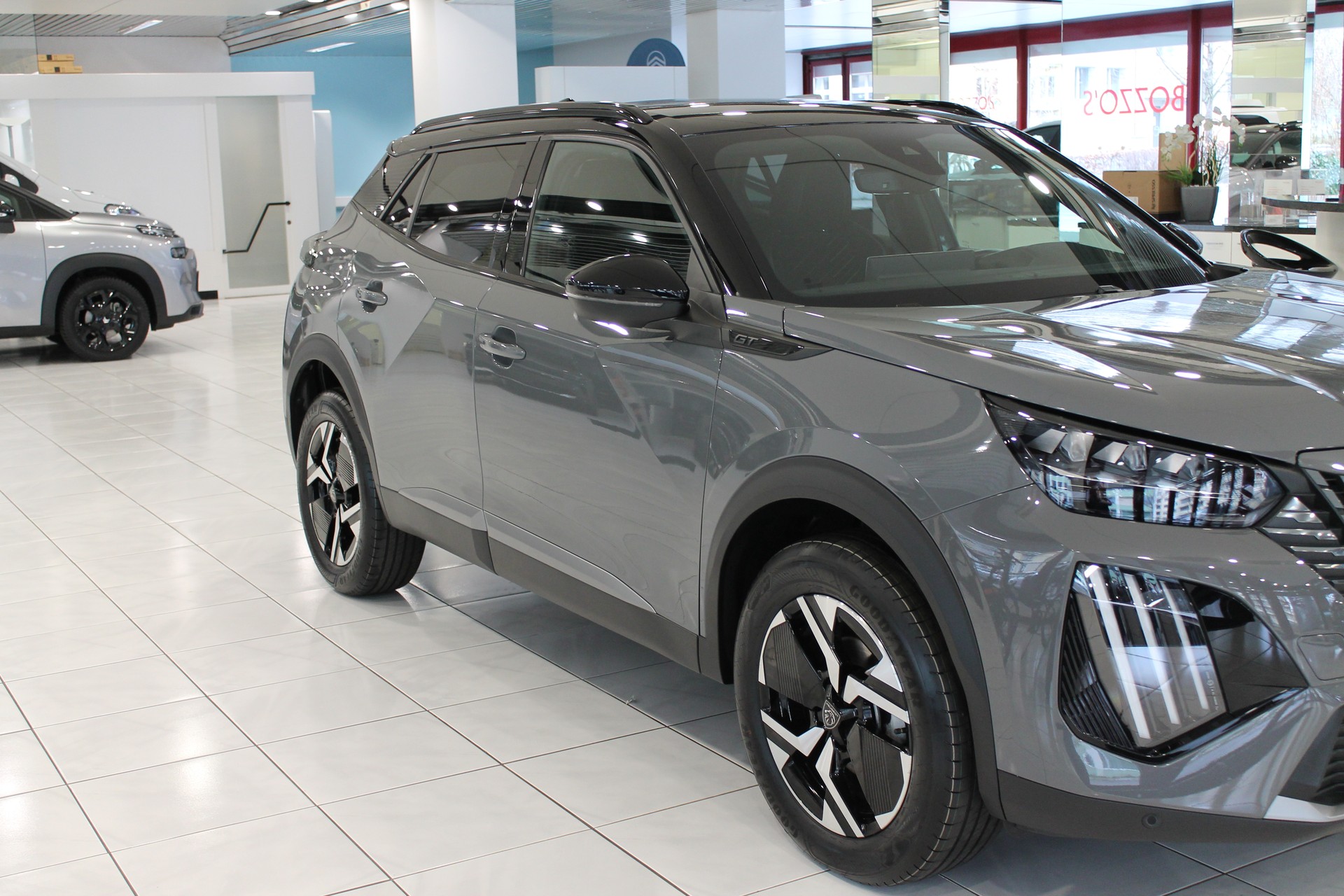 PEUGEOT 2008 1.2 PureTech GT-showroom-element-2