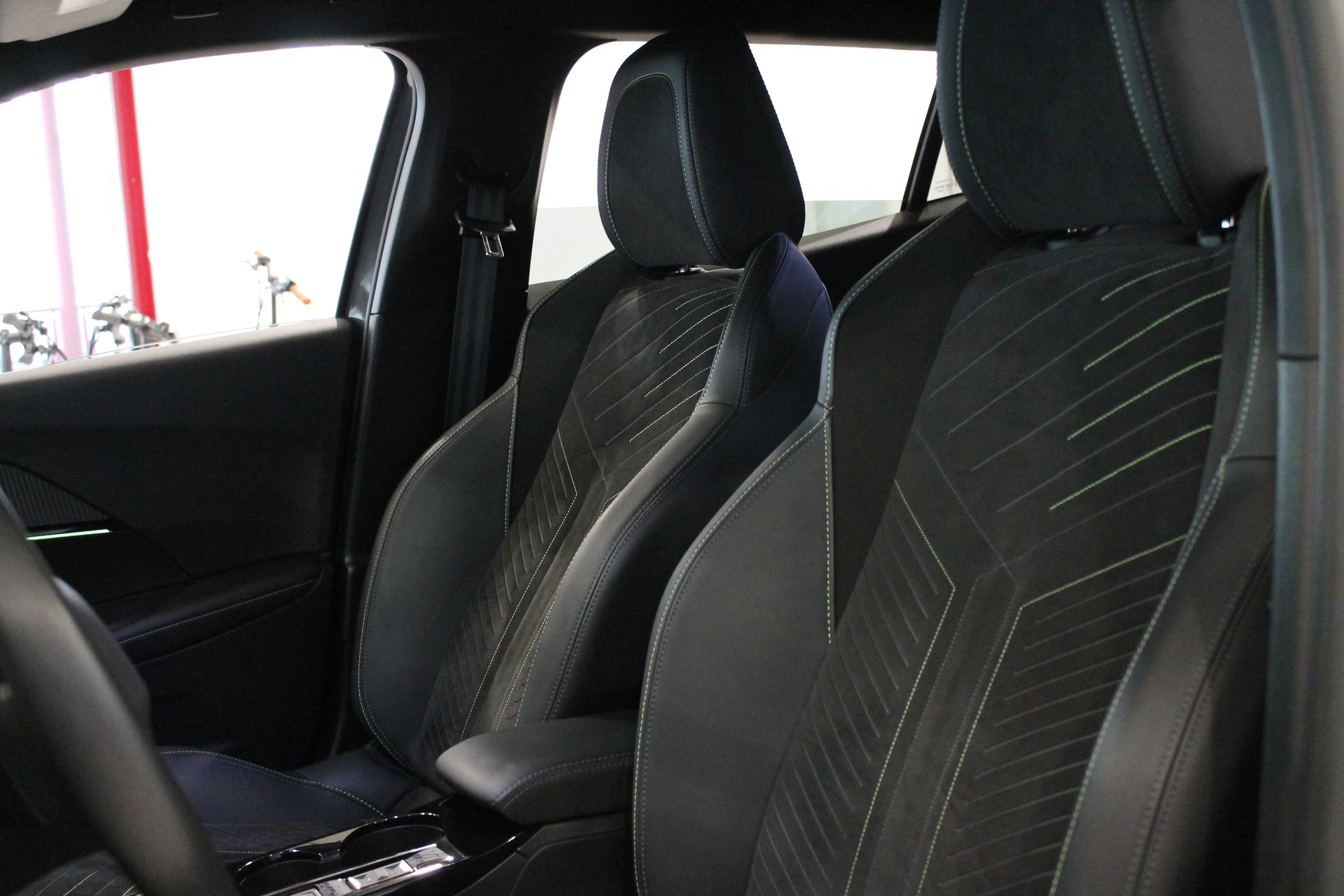 PEUGEOT 2008 1.2 PureTech GT-image-7
