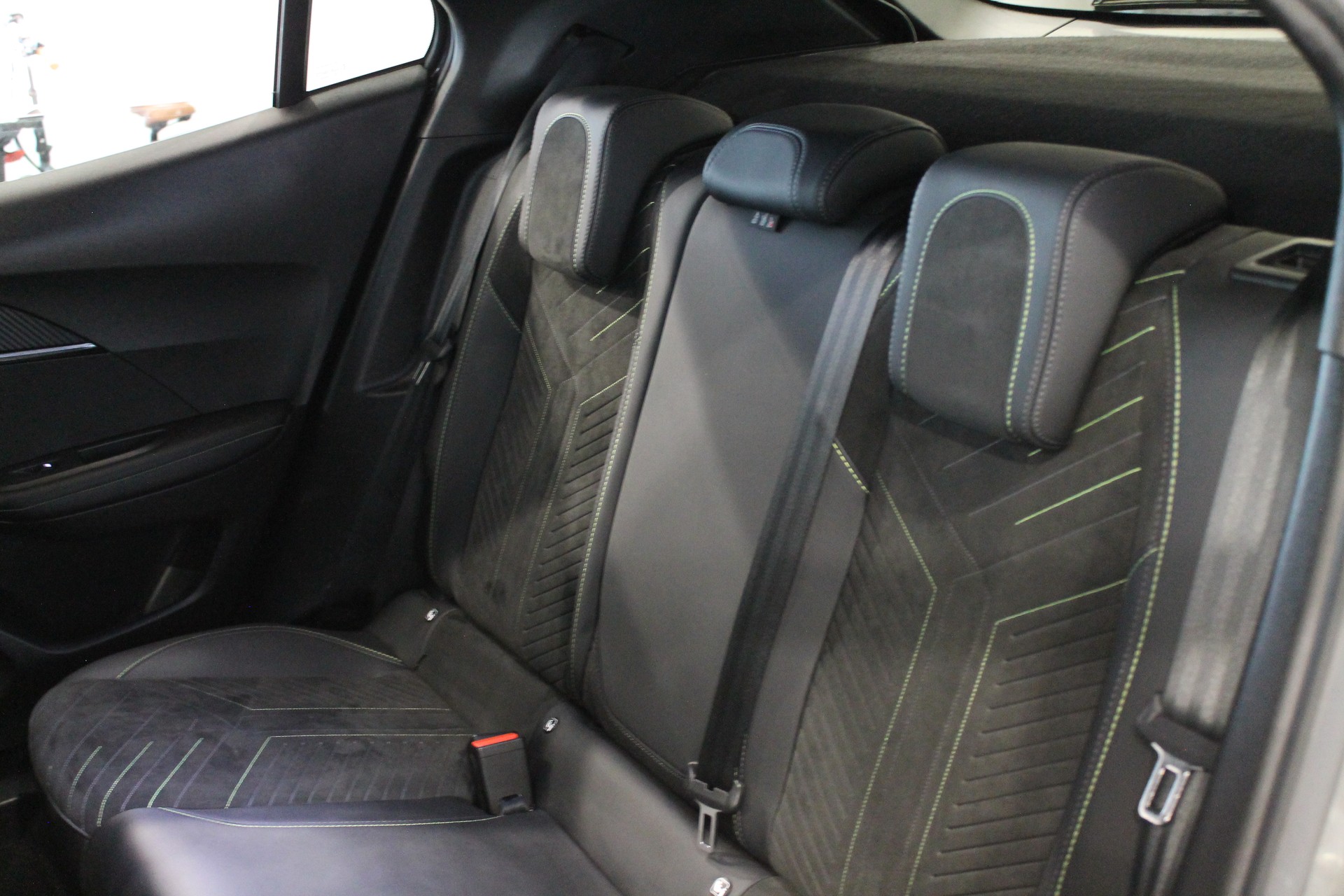 PEUGEOT 2008 1.2 PureTech GT-image-10