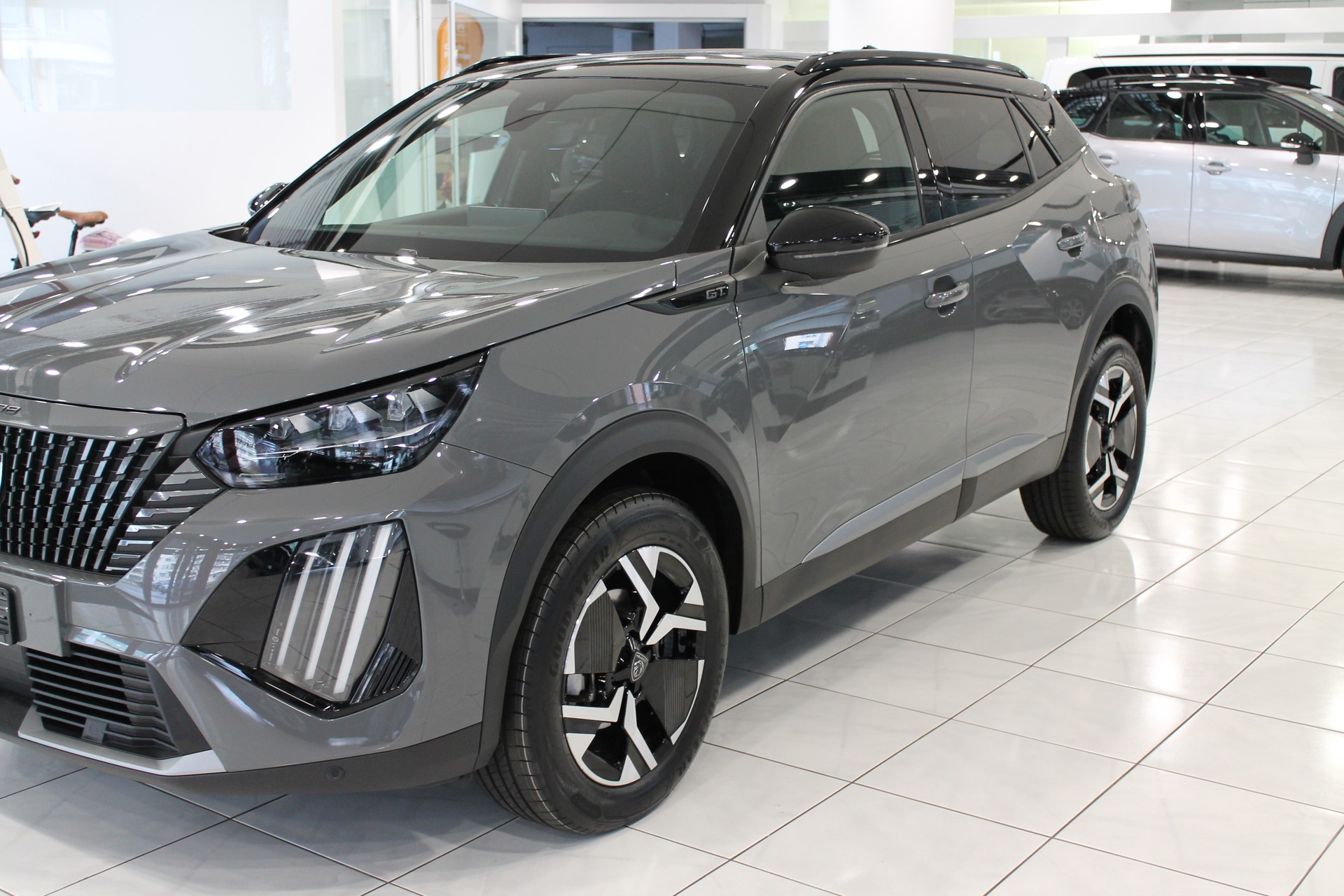 PEUGEOT 2008 1.2 PureTech GT-showroom-element-1