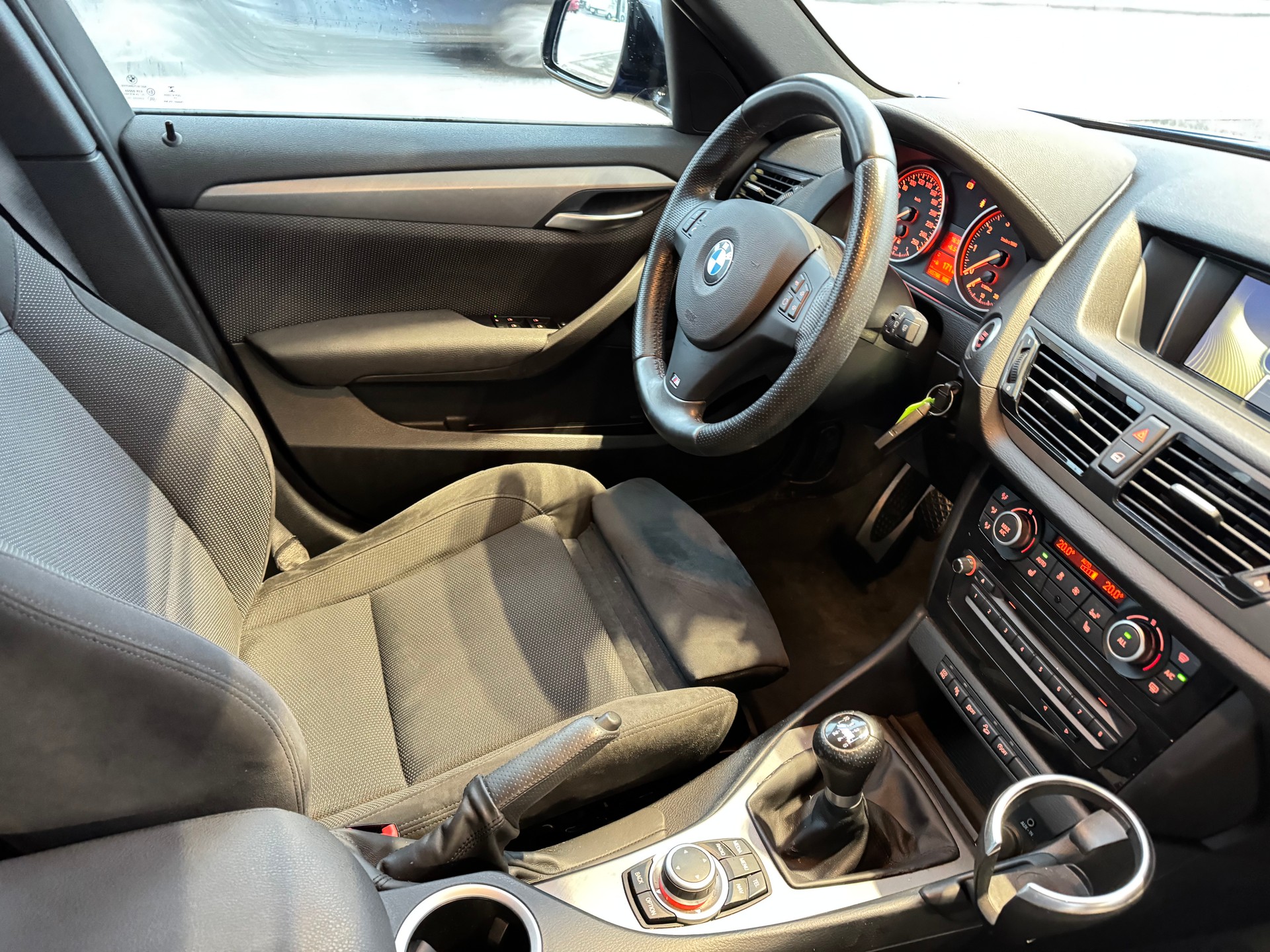BMW X1 xDrive 20i-image-7