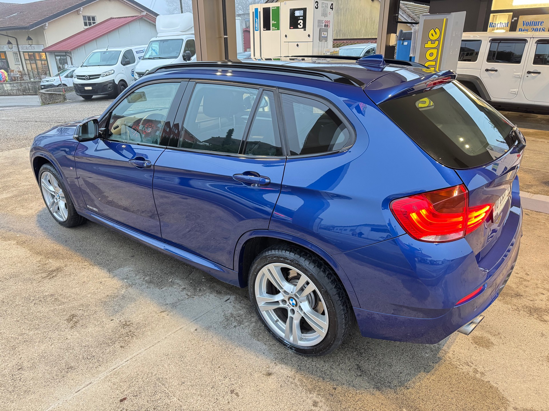BMW X1 xDrive 20i-image-2