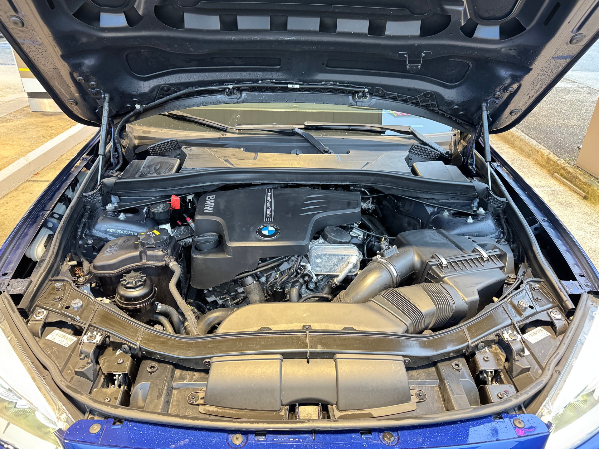 BMW X1 xDrive 20i-image-12
