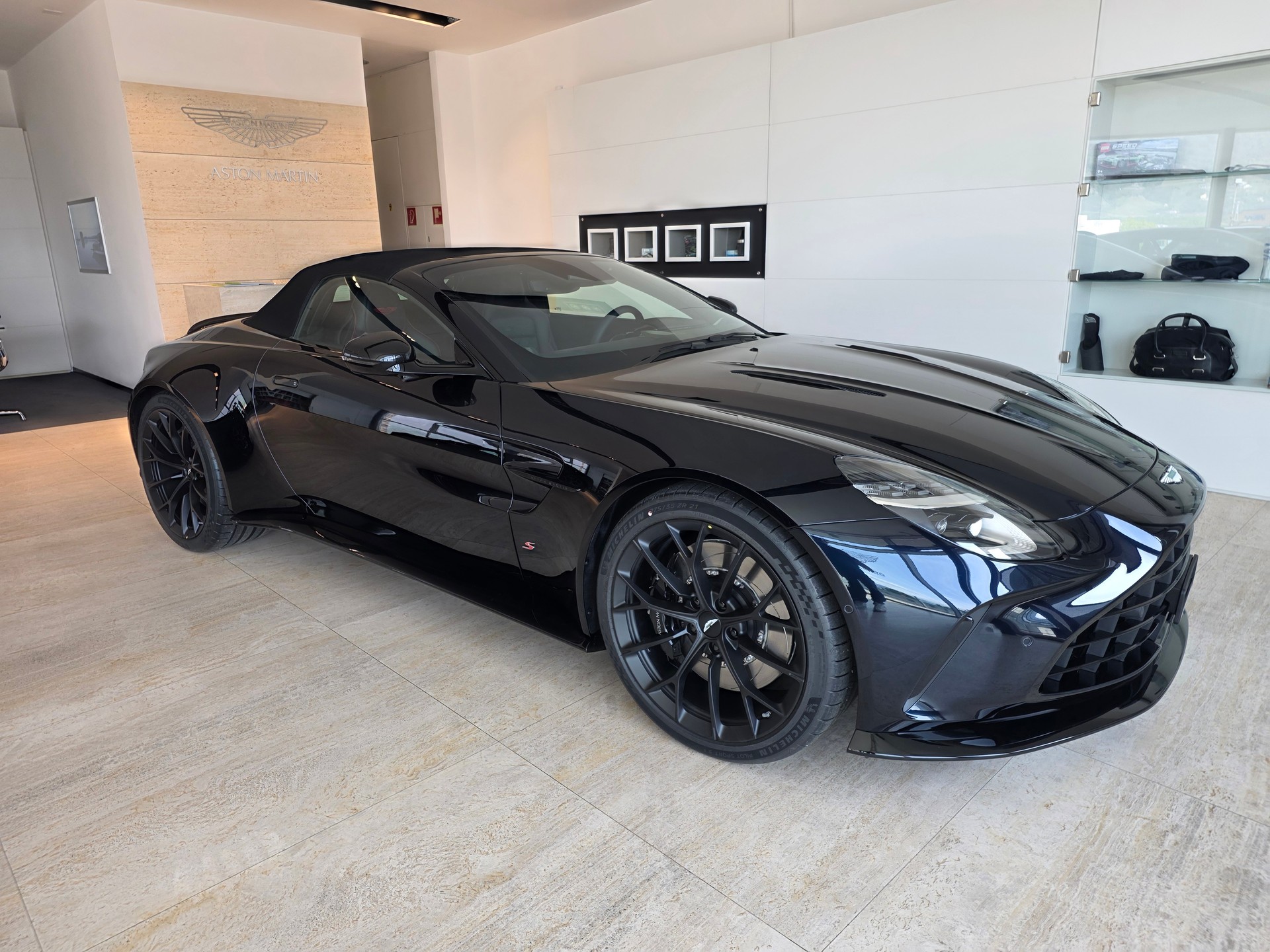 ASTON MARTIN V8 Vantage S RDS 680 CV-image-8