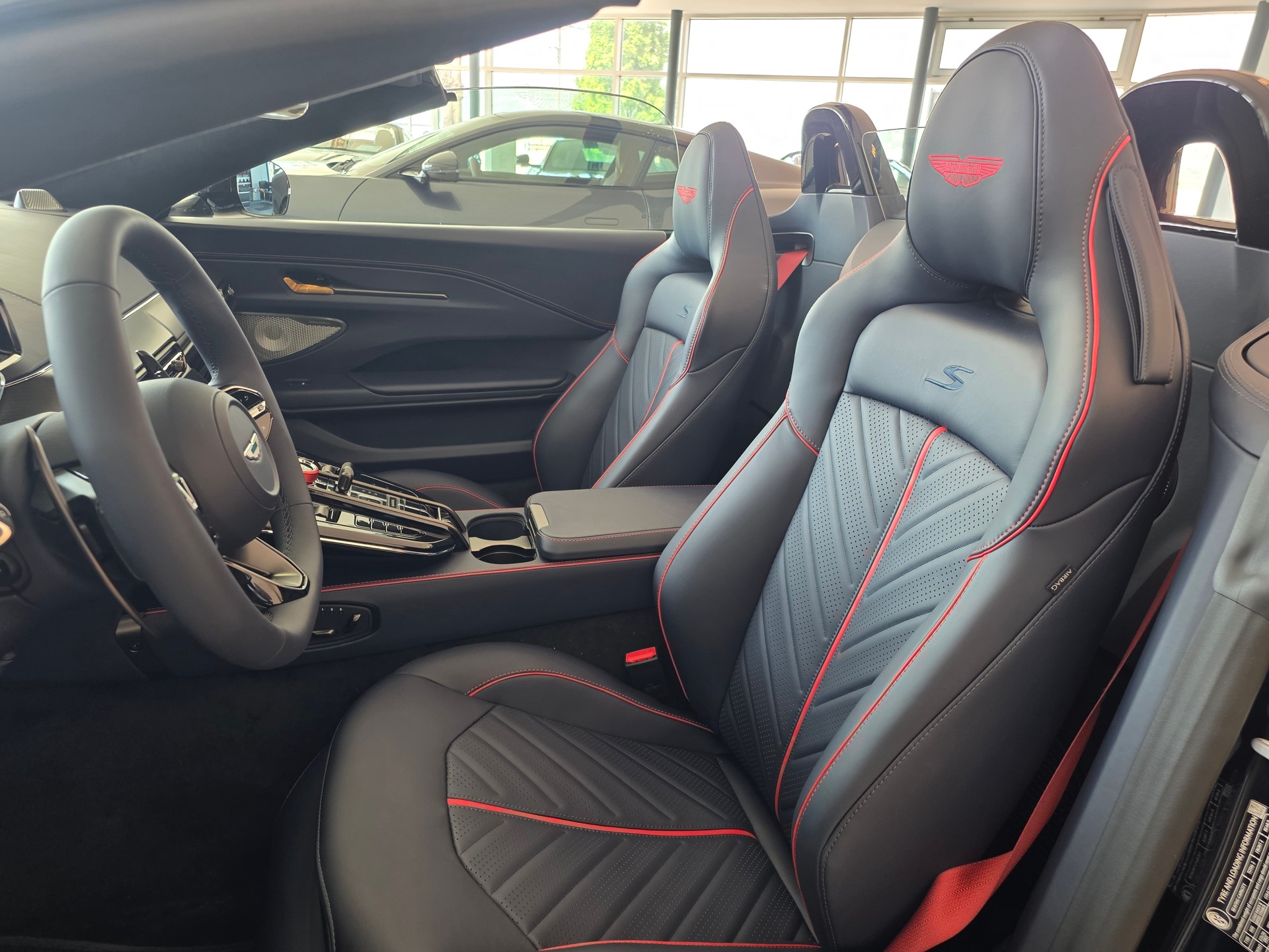 ASTON MARTIN V8 Vantage S RDS 680 CV-image-11