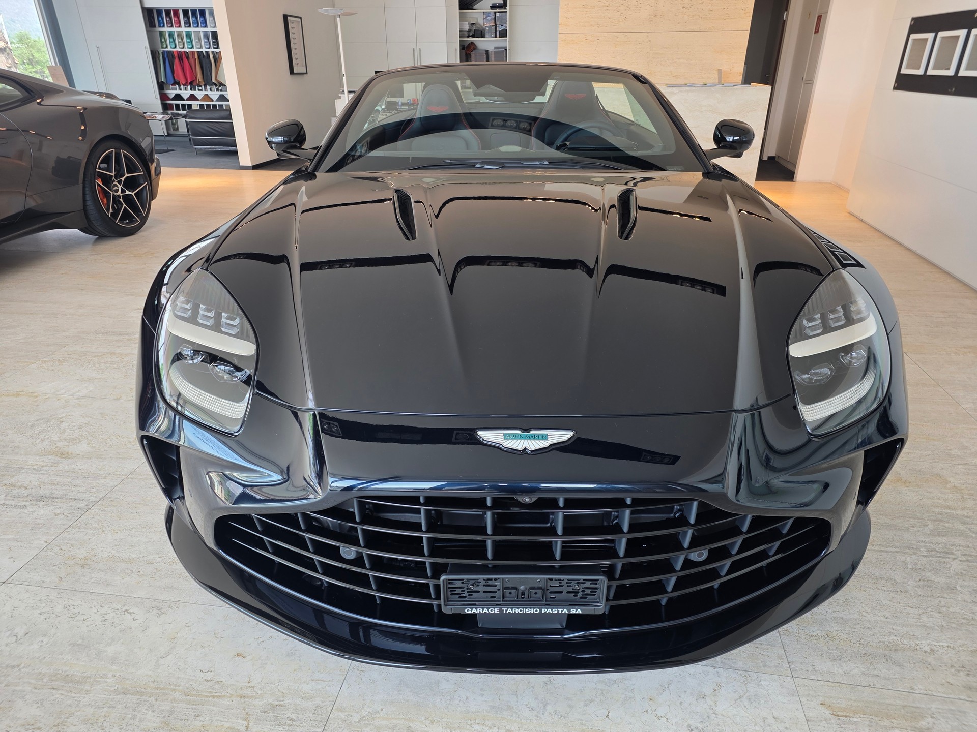 ASTON MARTIN V8 Vantage S RDS 680 CV-image-4
