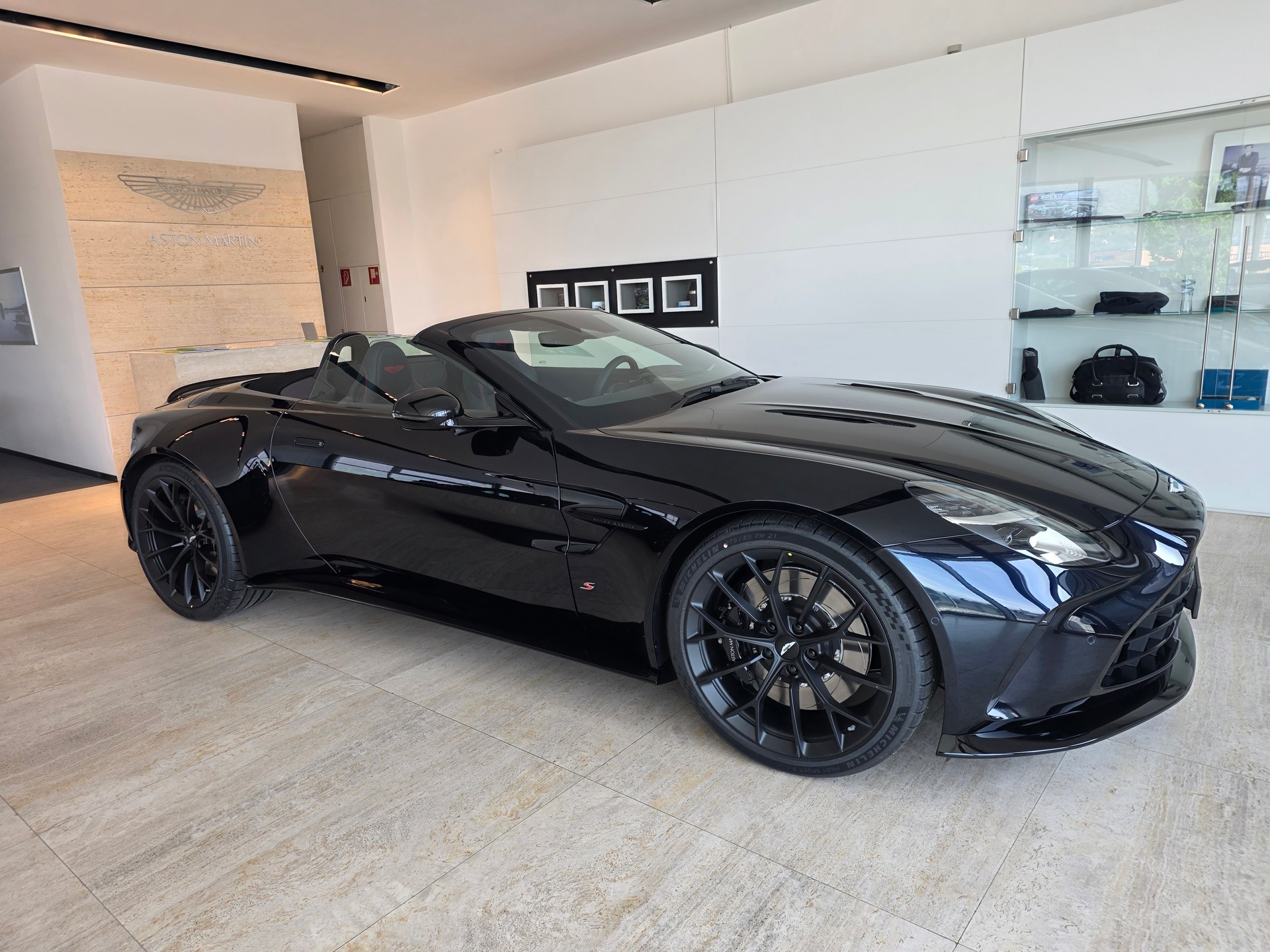ASTON MARTIN V8 Vantage S RDS 680 CV-image-2