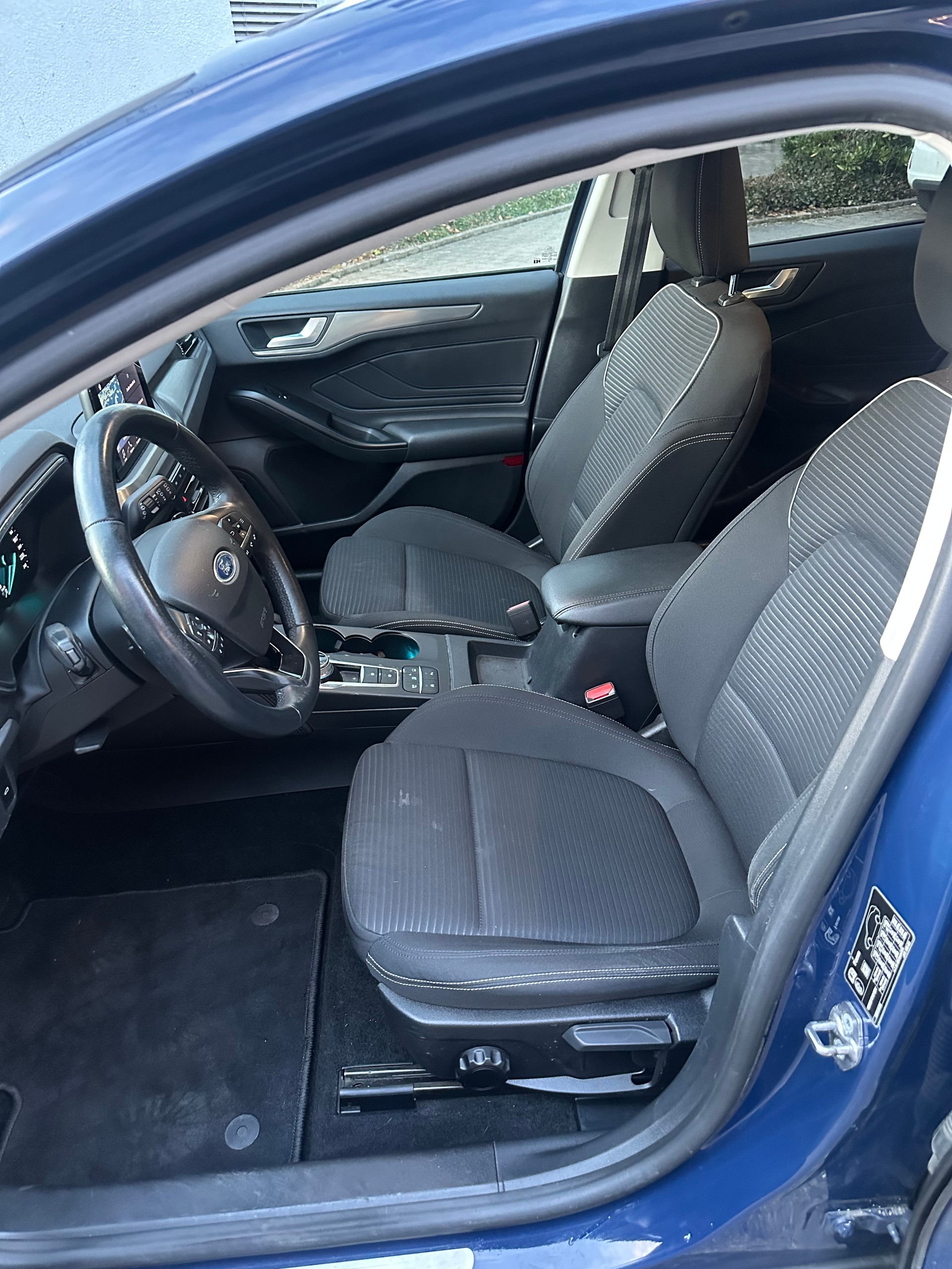 FORD Focus 1.5 TDCi Trend+ Automatic-image-11