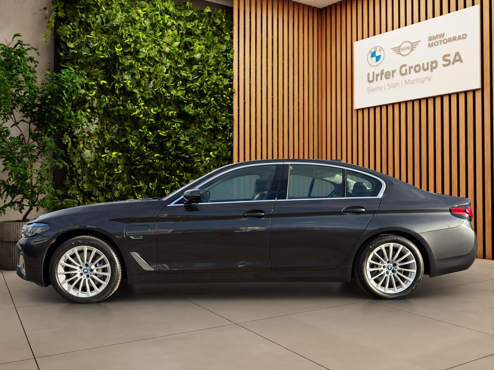 BMW 545e xDrive Luxury Line Steptronic (CH)-showroom-element-2
