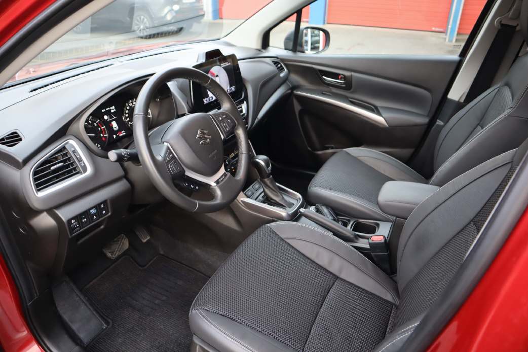 SUZUKI S-Cross 1.5 Piz Sulai Top Hybrid 4x4-image-4