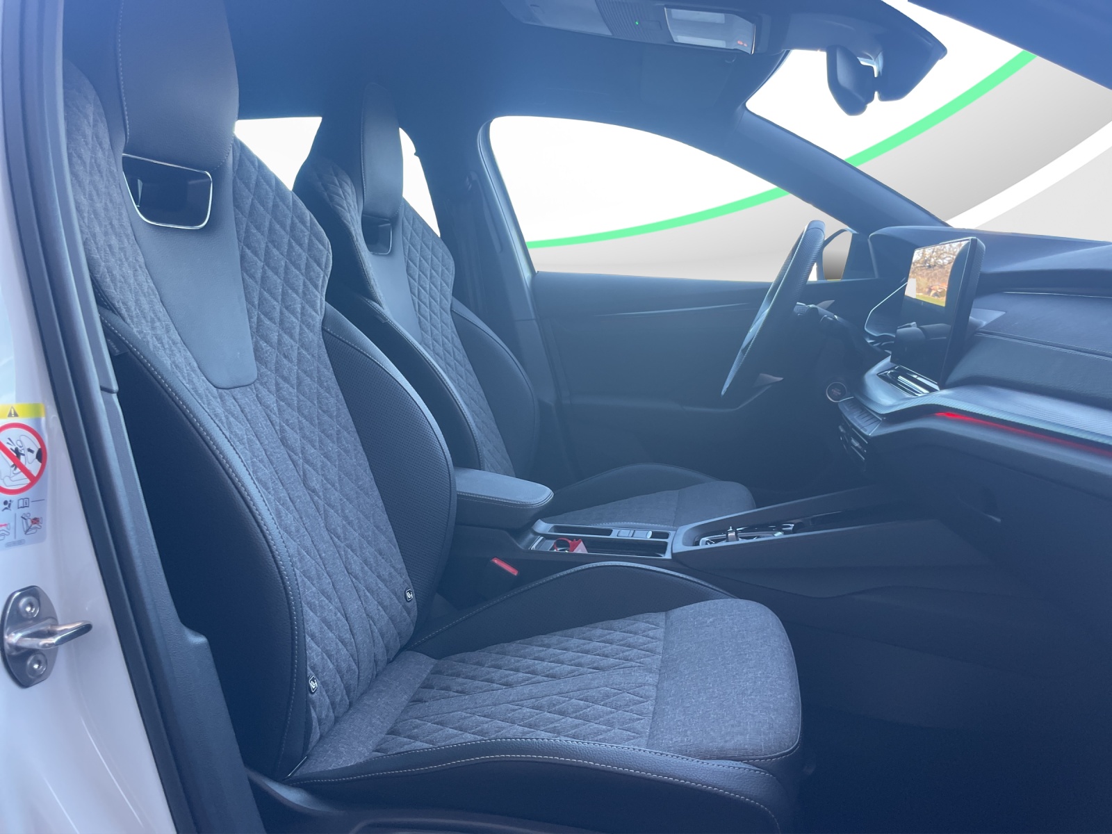 SKODA Octavia Combi 1.5 TSI mHEV DSG Sport Line-image-12