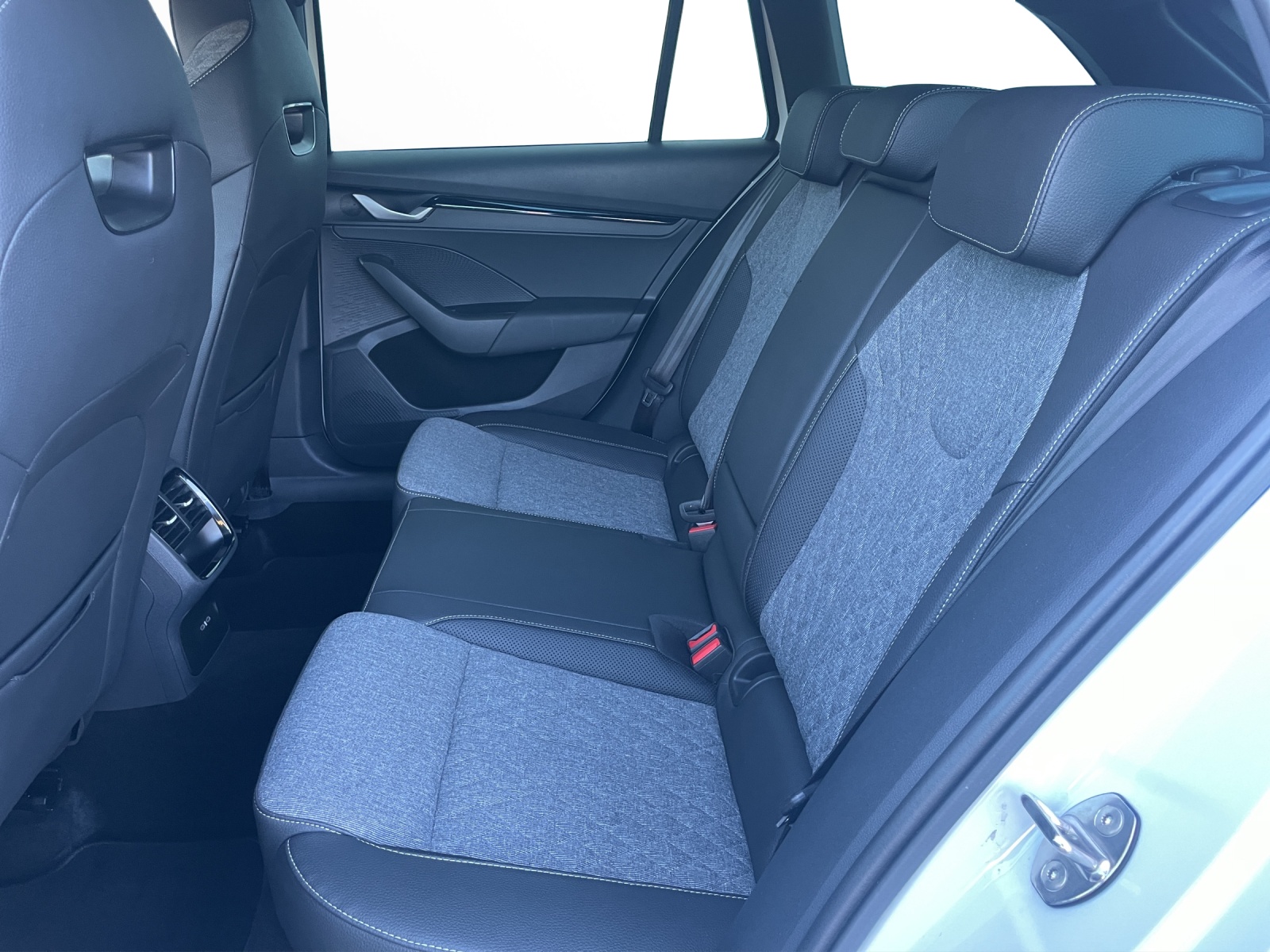 SKODA Octavia Combi 1.5 TSI mHEV DSG Sport Line-image-13
