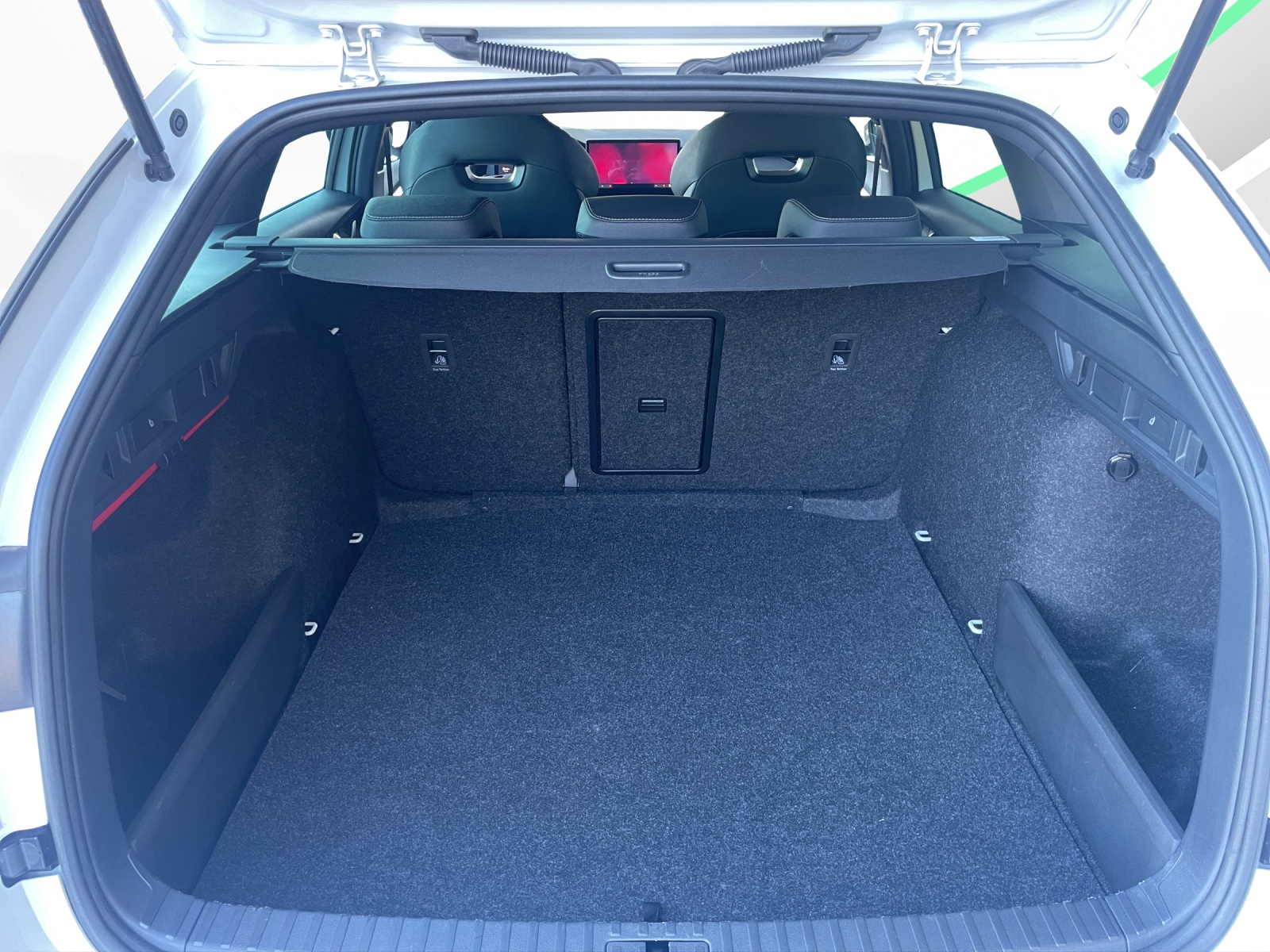 SKODA Octavia Combi 1.5 TSI mHEV DSG Sport Line-image-14
