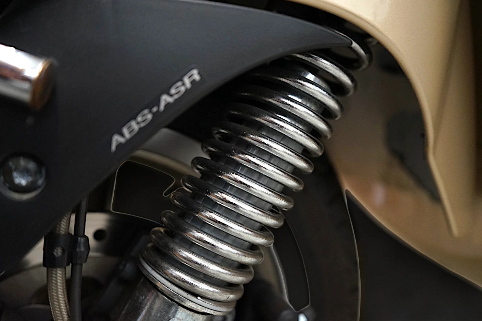 PIAGGIO Vespa GTS Super 300 i.e ABS-image-11