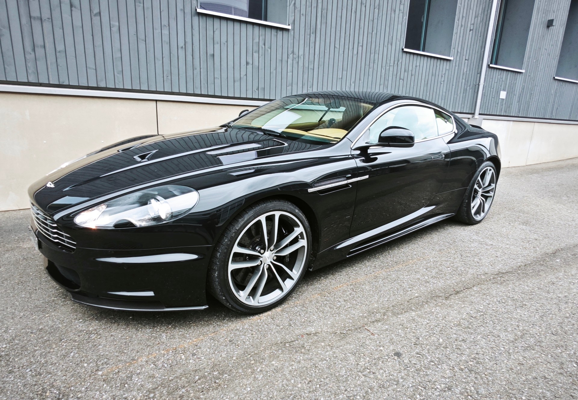 ASTON MARTIN DBS Coupé Touchtronic 2