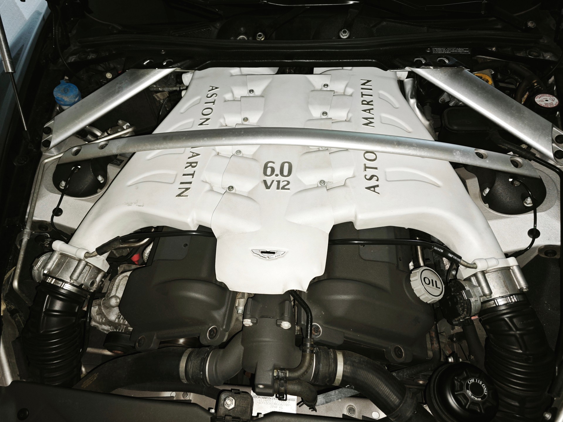 ASTON MARTIN DBS Coupé Touchtronic 2-image-9