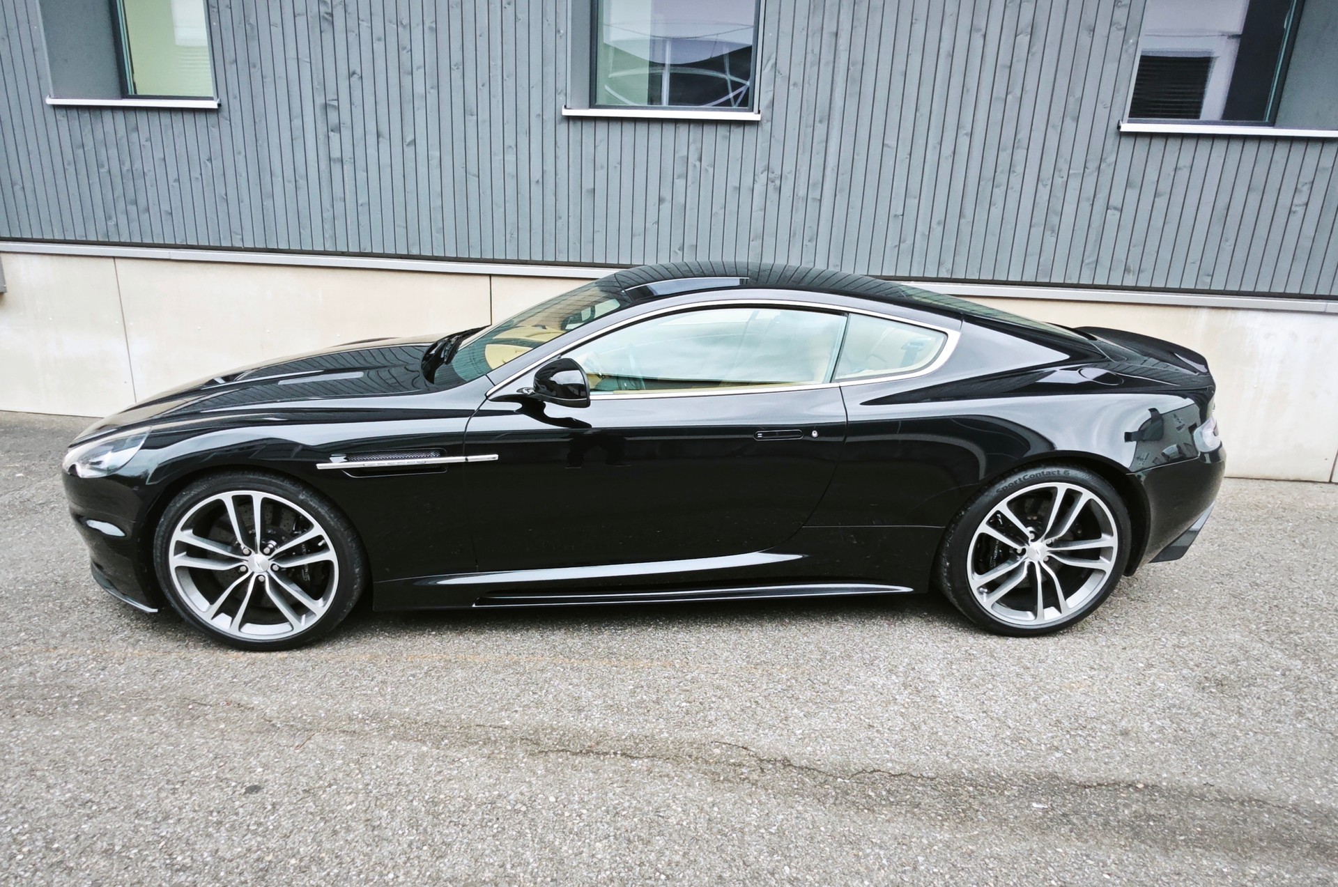 ASTON MARTIN DBS Coupé Touchtronic 2-image-2