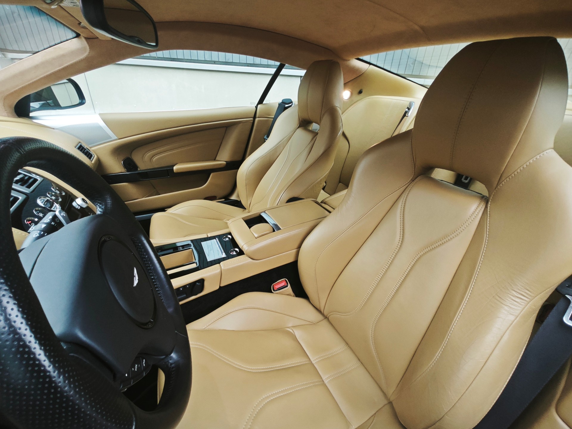 ASTON MARTIN DBS Coupé Touchtronic 2-image-6