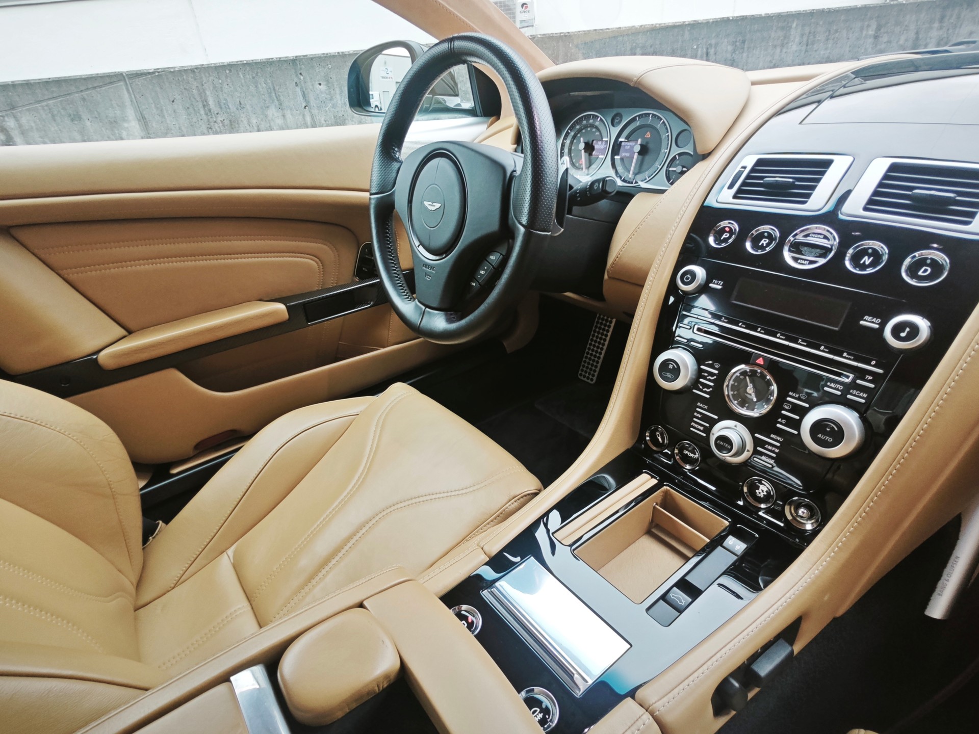 ASTON MARTIN DBS Coupé Touchtronic 2-image-7