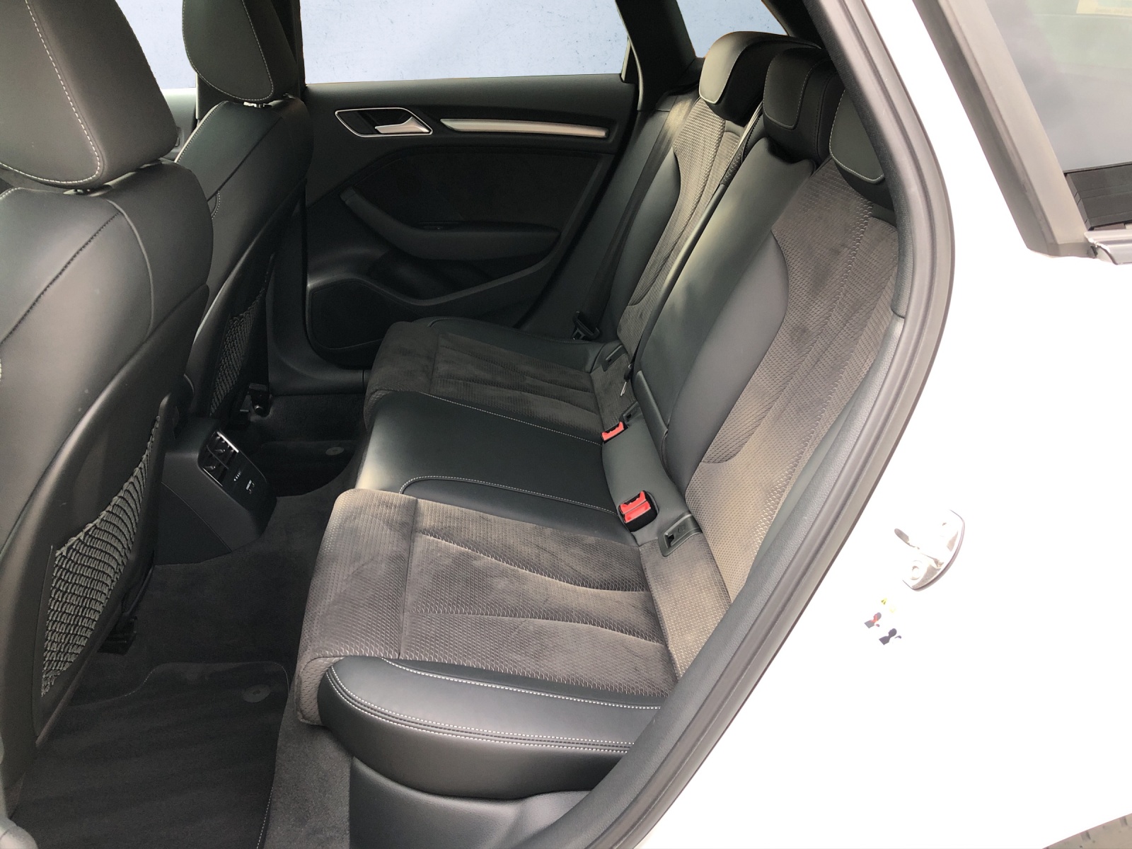 AUDI A3 Sportback 35 TFSI Sport S-Line *GRATIS Audi Service*-image-18