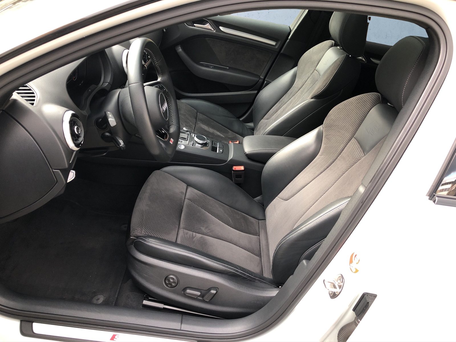 AUDI A3 Sportback 35 TFSI Sport S-Line *GRATIS Audi Service*-image-6
