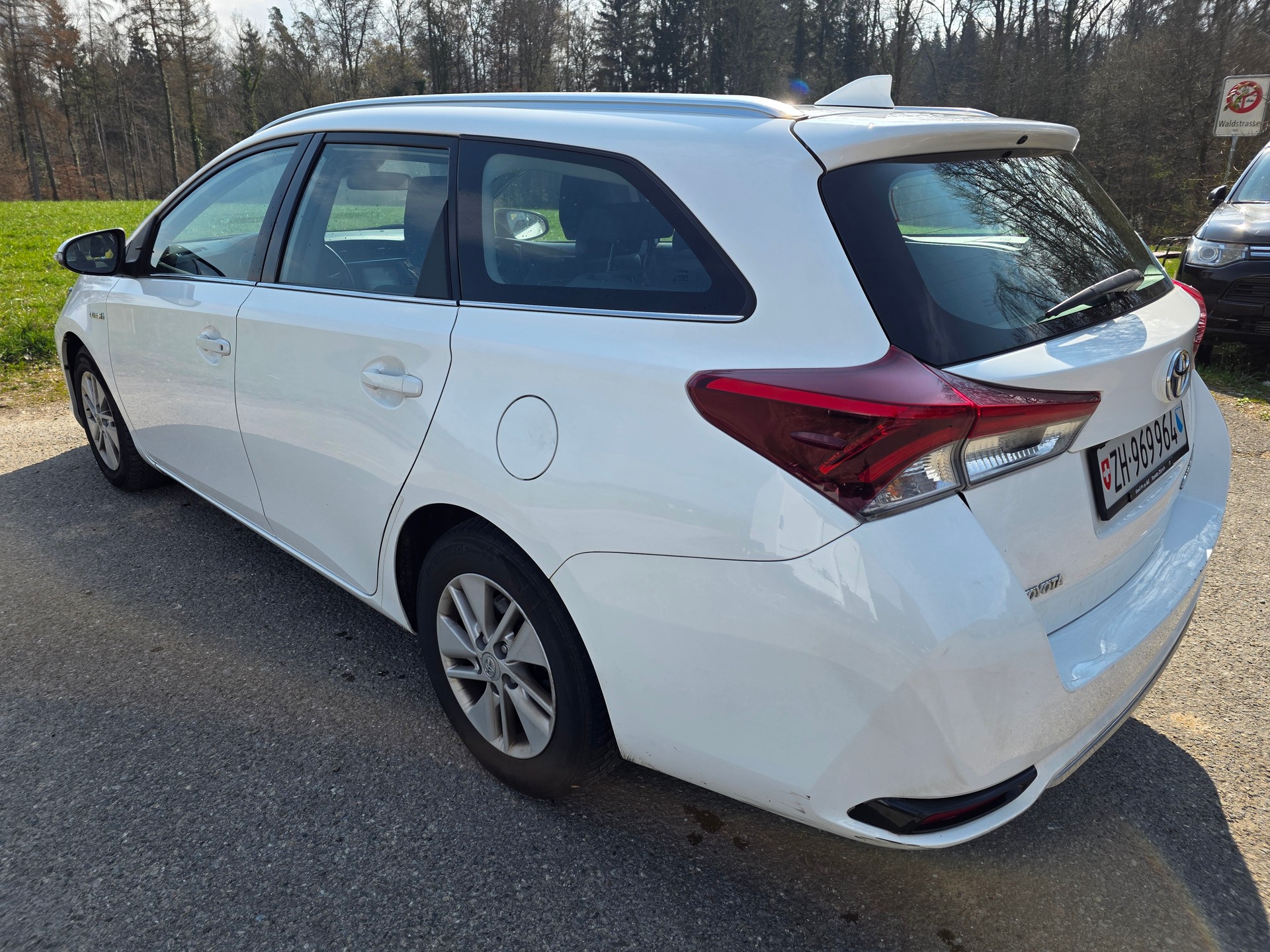 TOYOTA Auris Touring Sports 1.8 HSD Trend e-CVT-showroom-element-3