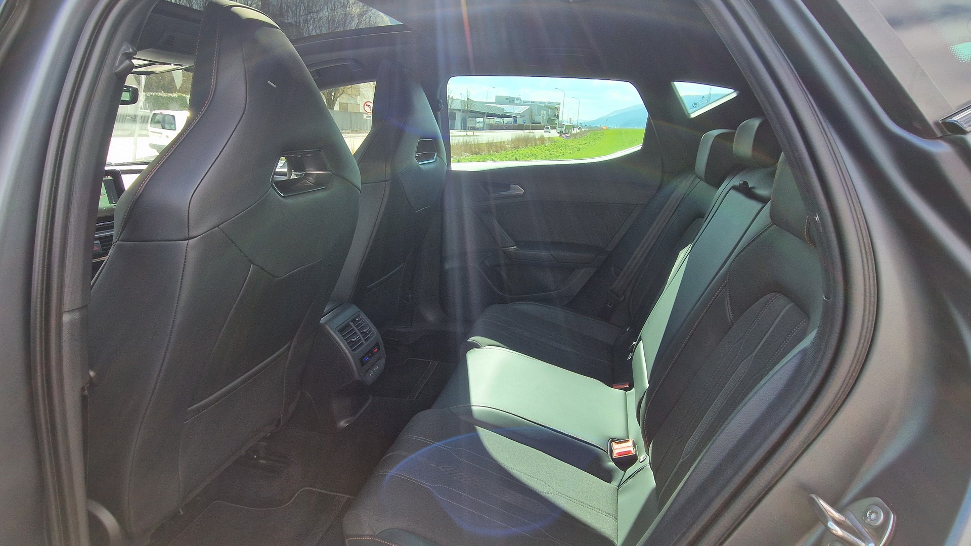 CUPRA LEON 1.4 e-HYBRID pHEV DSG-image-12