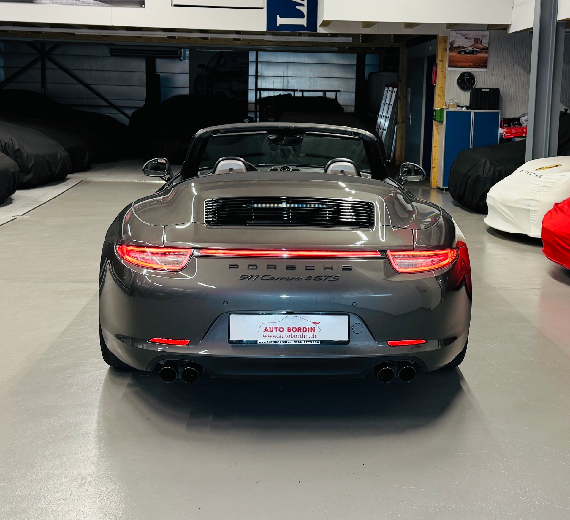 PORSCHE 911 Cabrio Carrera 4 GTS PDK „Achatgrau metallic“ mit Sport Chrono PLUS & Alcantara-image-12