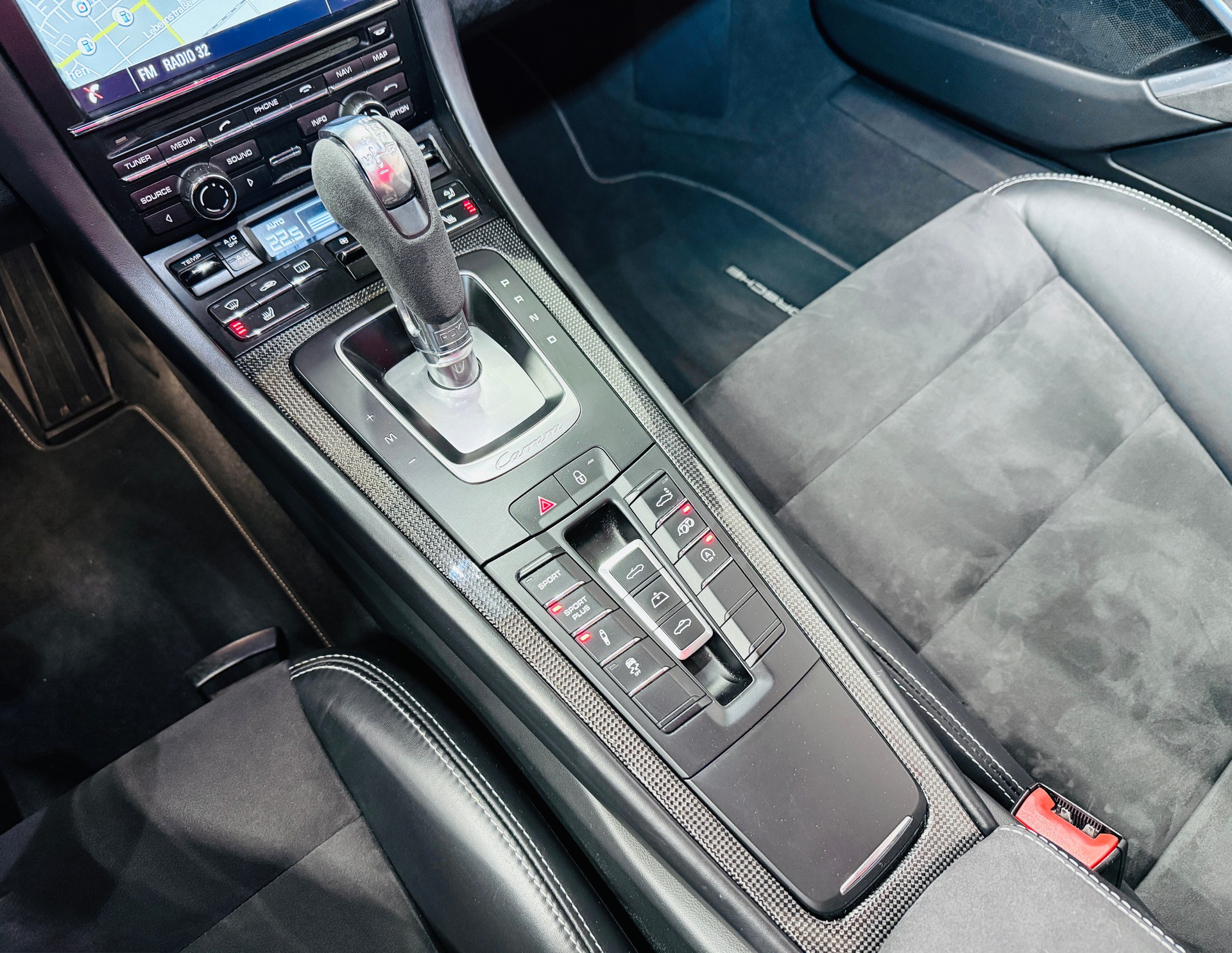 PORSCHE 911 Cabrio Carrera 4 GTS PDK „Achatgrau metallic“ mit Sport Chrono PLUS & Alcantara-image-7