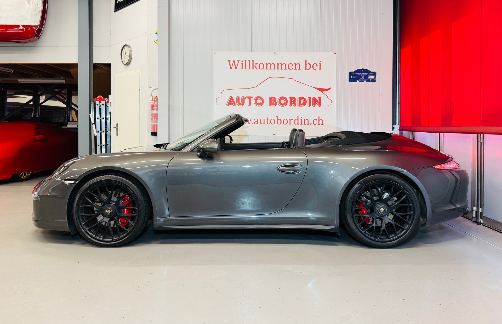PORSCHE 911 Cabrio Carrera 4 GTS PDK „Achatgrau metallic“ mit Sport Chrono PLUS & Alcantara-image-2