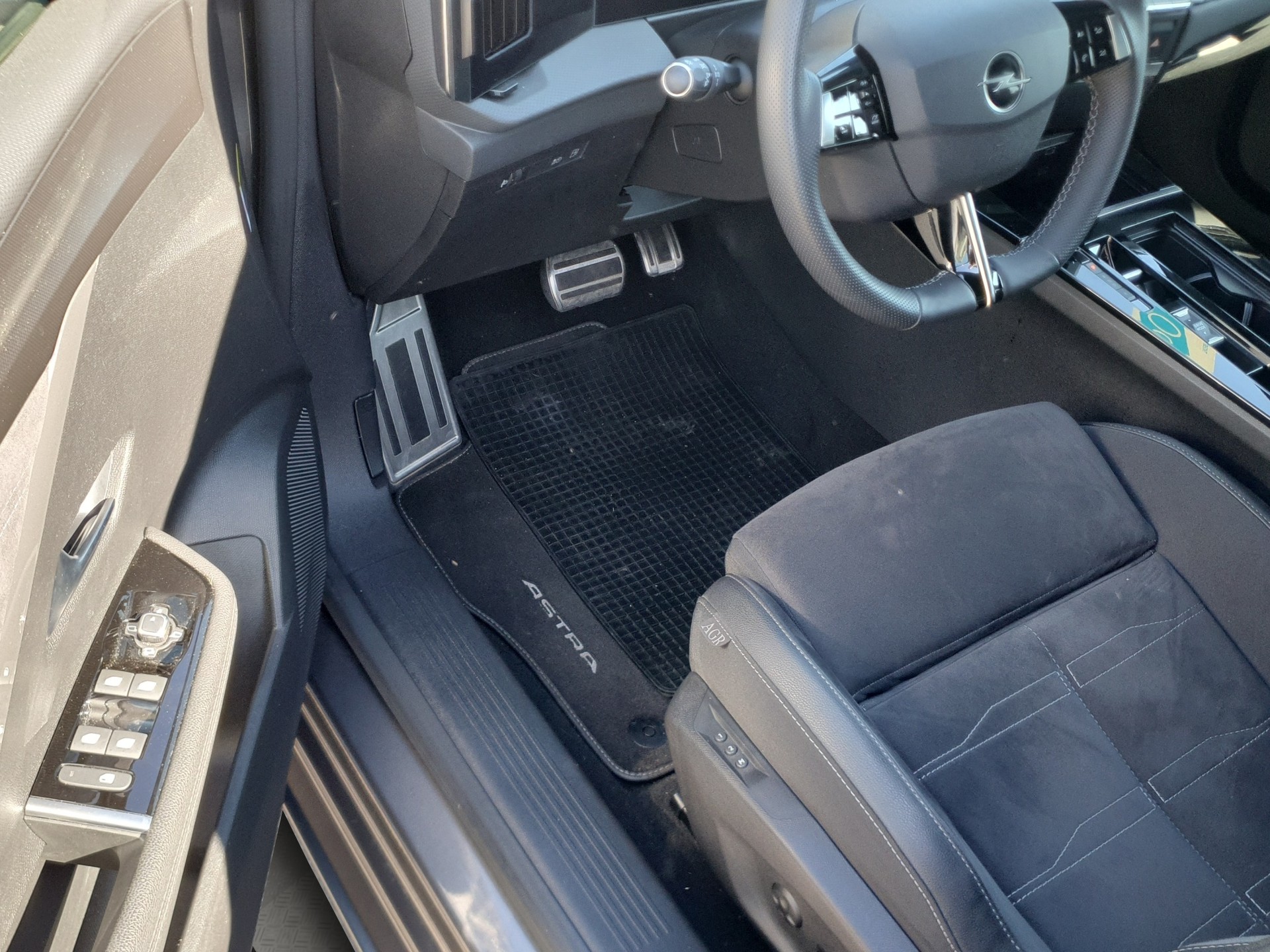 OPEL Astra 1.6 PHEV Turbo Swiss Plus A-image-10