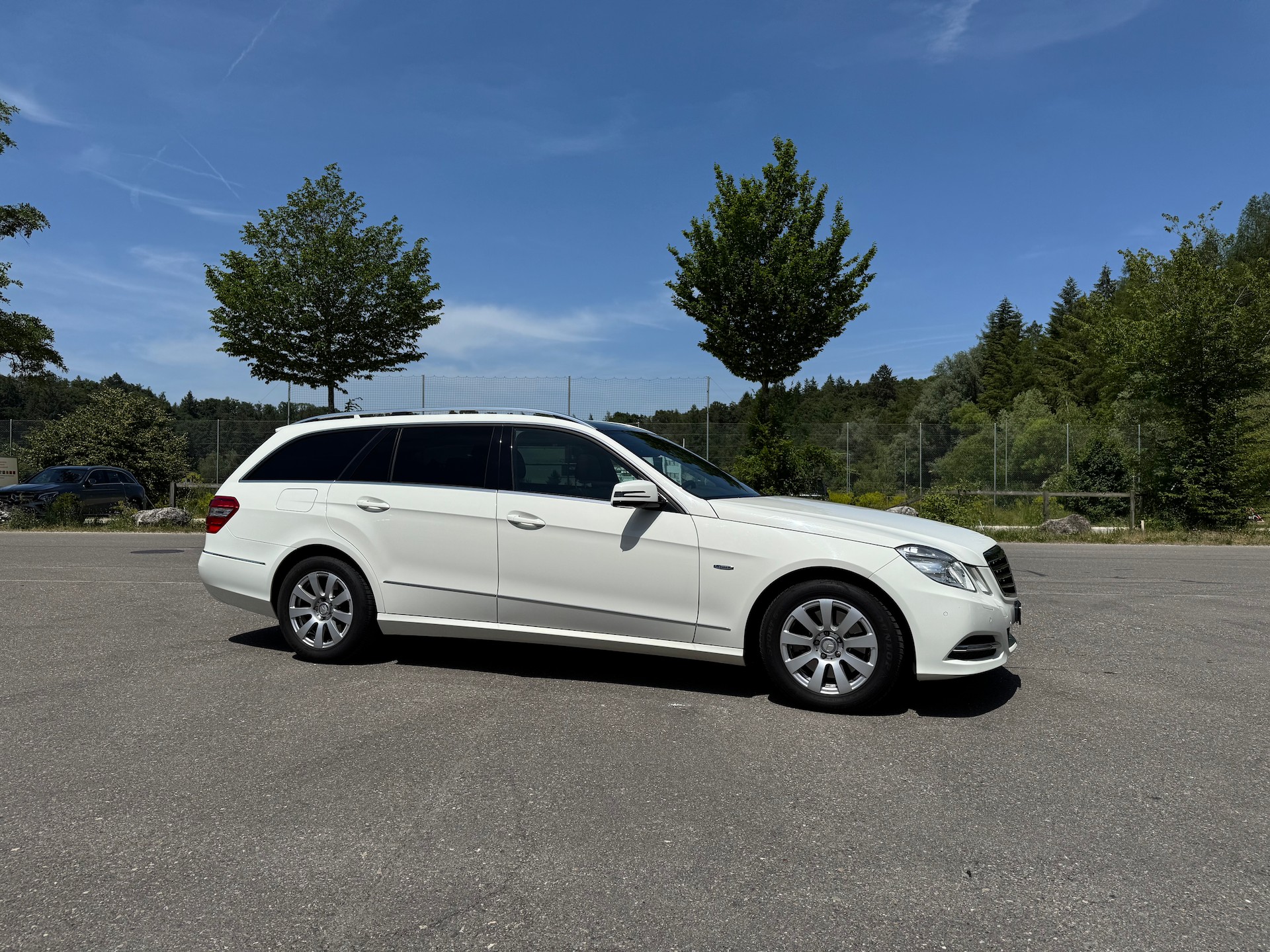 MERCEDES-BENZ E 250 CDI BlueEfficiency Avantgarde Automatic-image-5