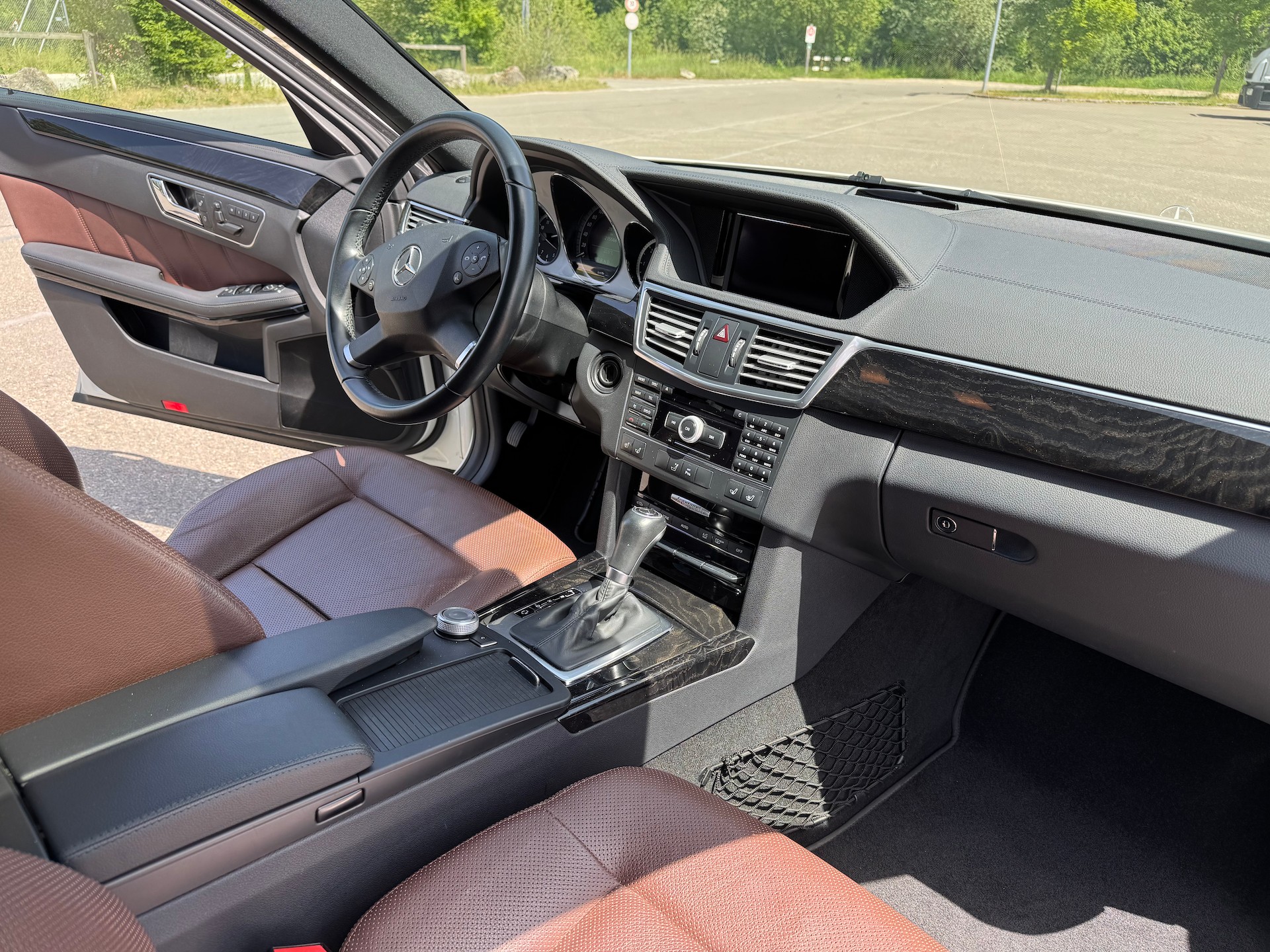 MERCEDES-BENZ E 250 CDI BlueEfficiency Avantgarde Automatic-image-9