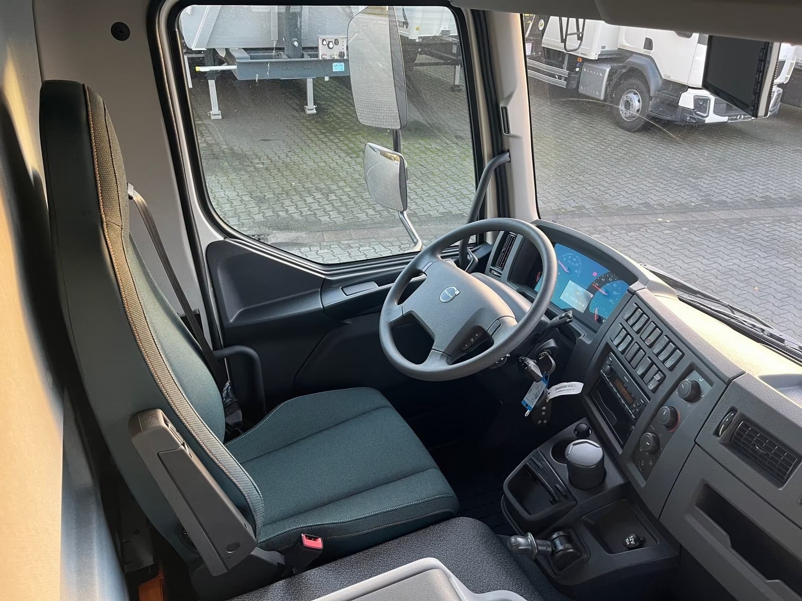 VOLVO FL 280 16t Schiebeplane Kam. Klima ACC LBW "NEU"-image-14