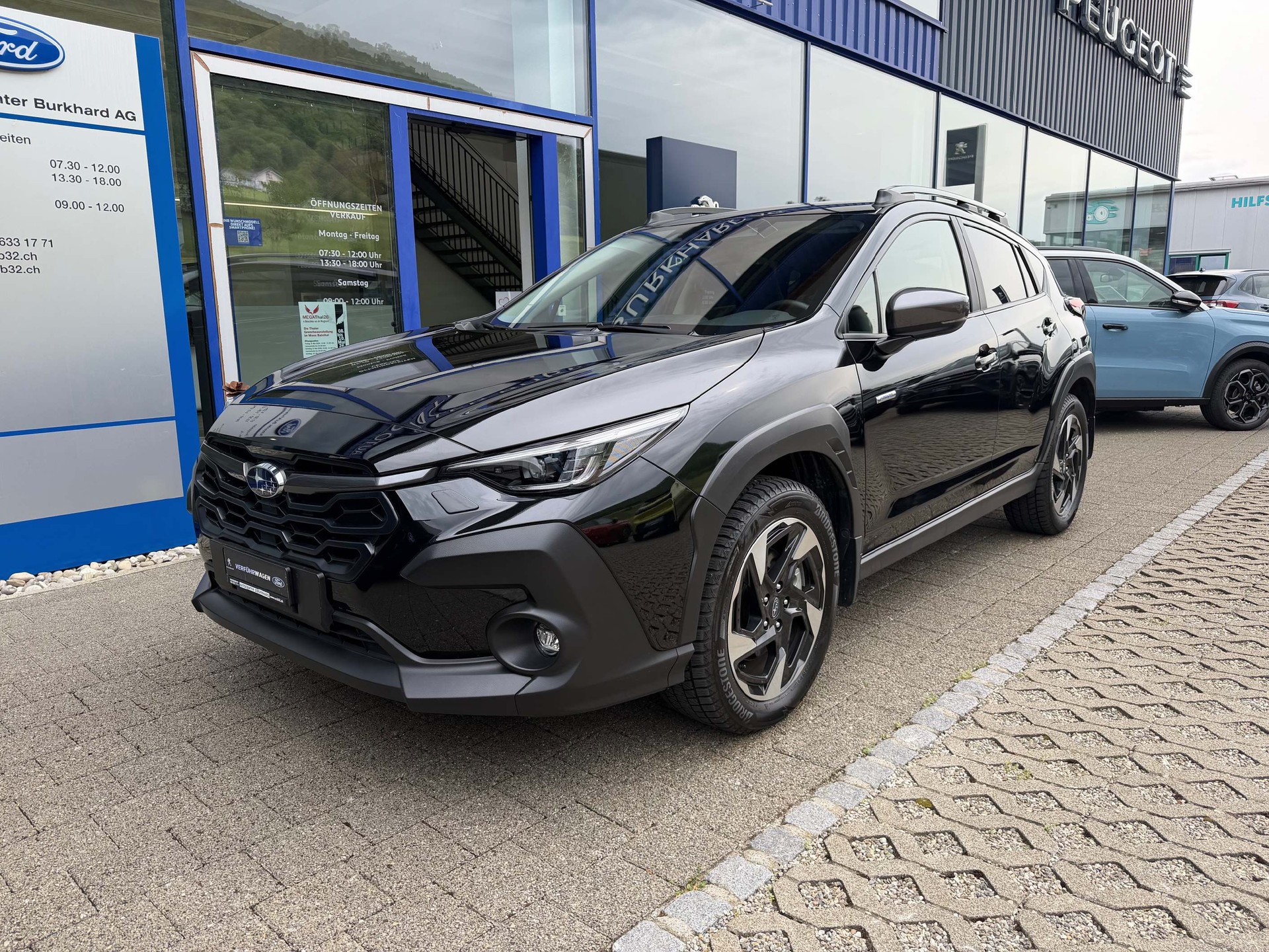 SUBARU Crosstrek 2.0i e-Boxer Luxury-showroom-element-1