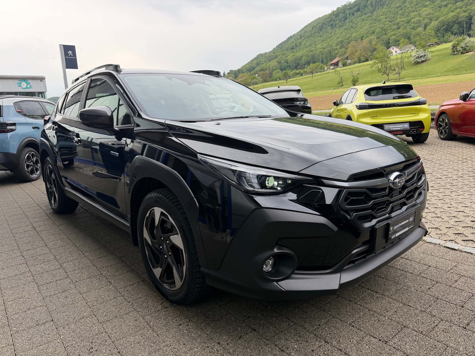 SUBARU Crosstrek 2.0i e-Boxer Luxury-showroom-element-2