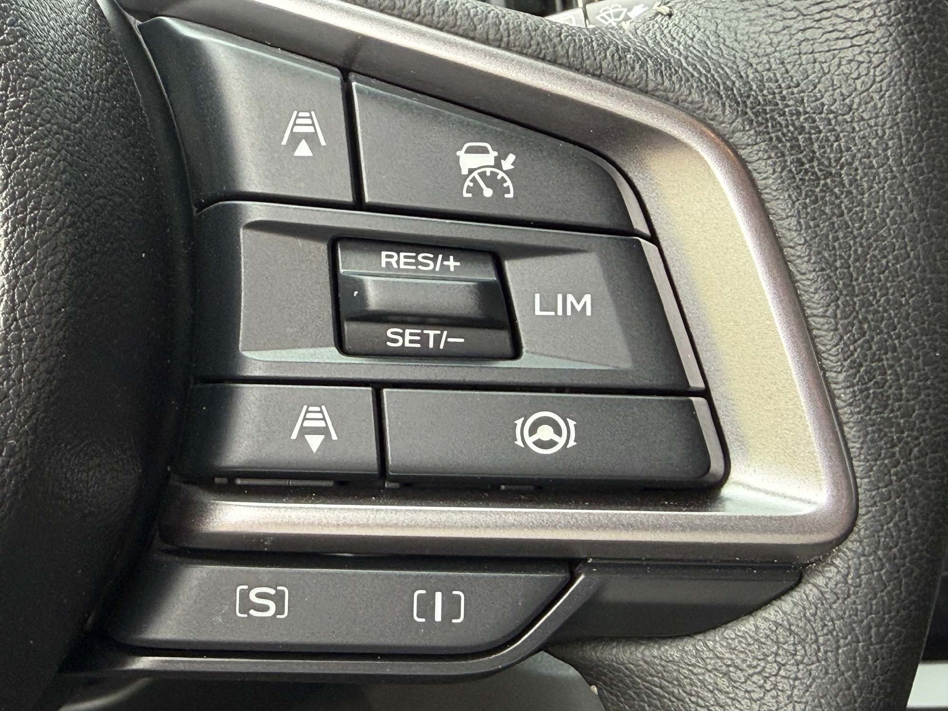 SUBARU Crosstrek 2.0i e-Boxer Luxury-image-15