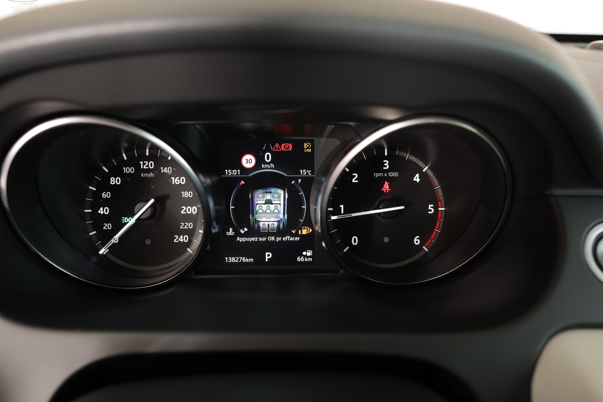 LAND ROVER Discovery Sport 2.0 TD4 HSE AT9-image-14