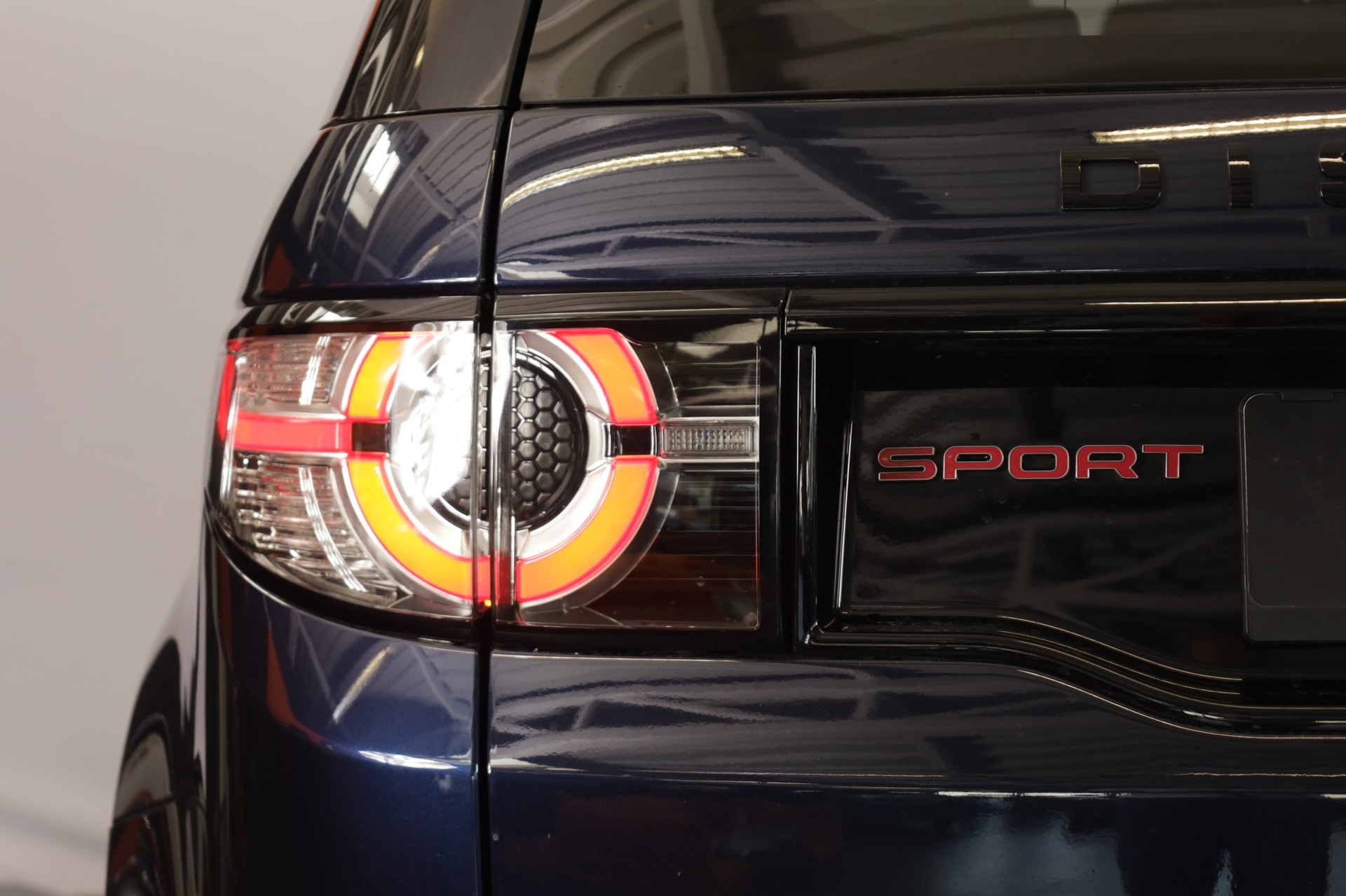 LAND ROVER Discovery Sport 2.0 TD4 HSE AT9-image-8