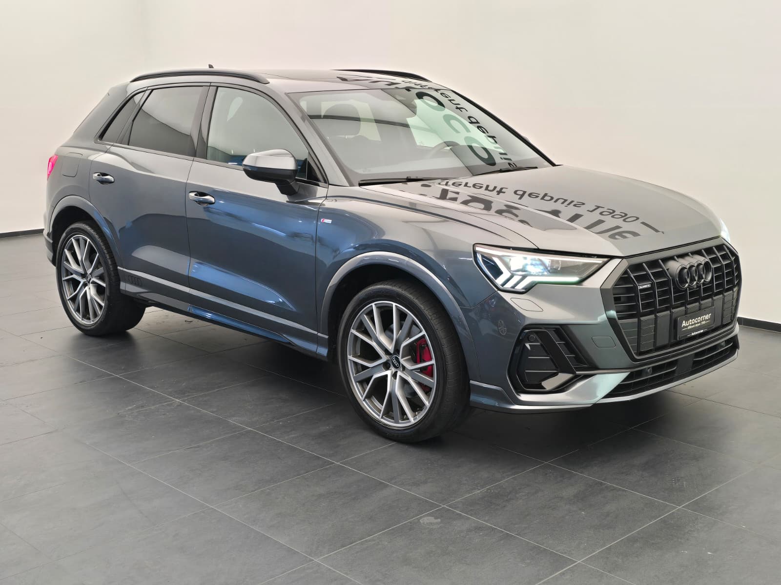 AUDI Q3 45 TFSI S line quattro S-tronic-image-4