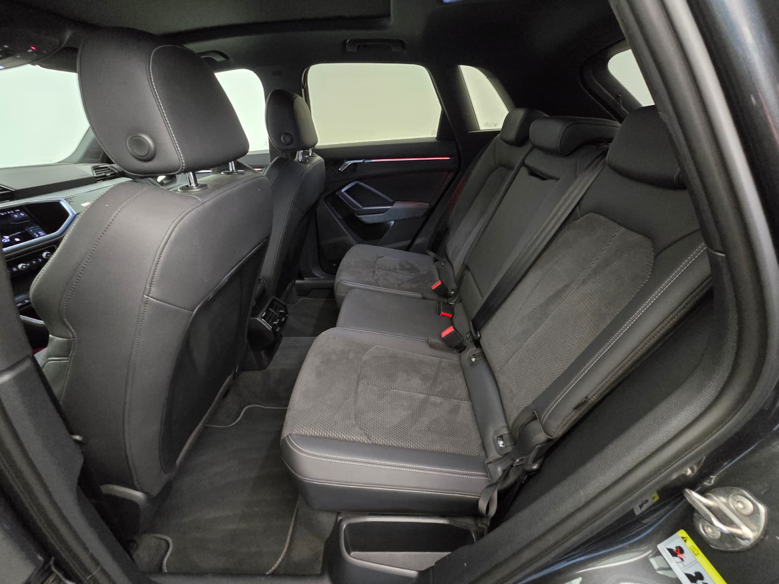 AUDI Q3 45 TFSI S line quattro S-tronic-image-14