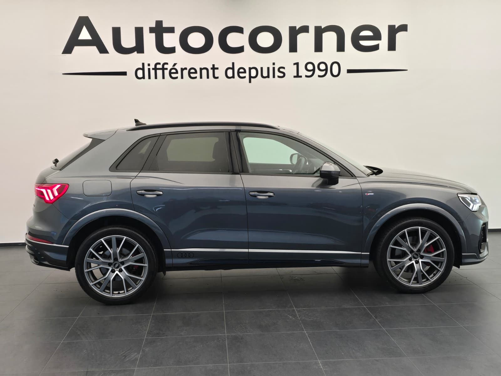 AUDI Q3 45 TFSI S line quattro S-tronic-image-5