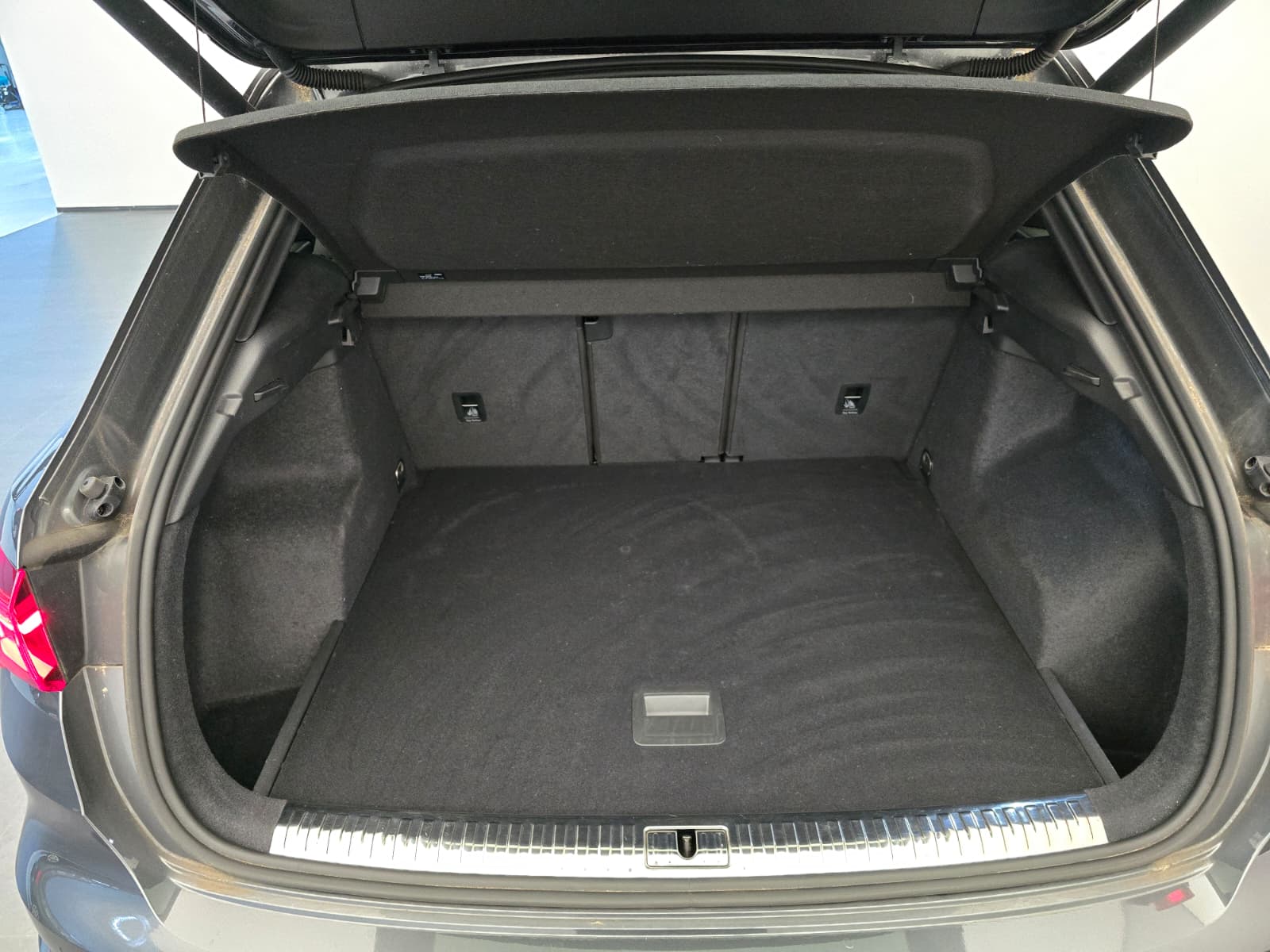 AUDI Q3 45 TFSI S line quattro S-tronic-image-16