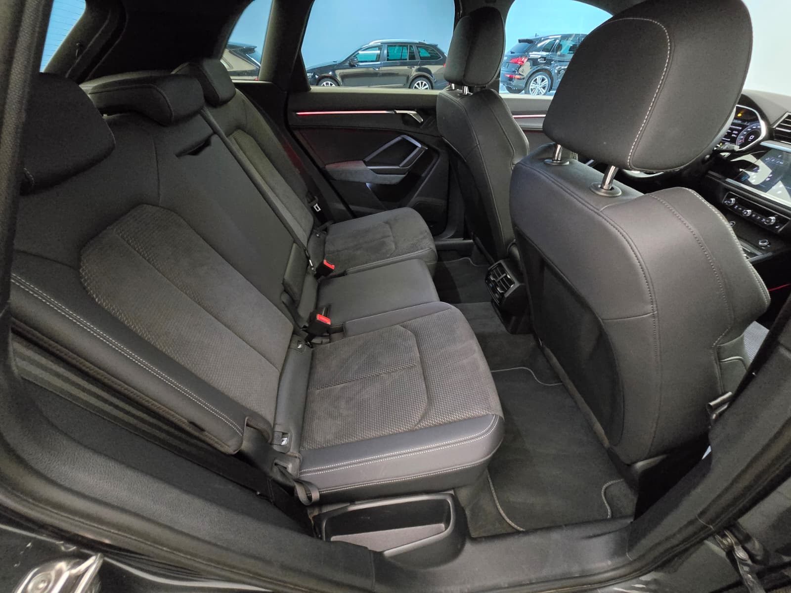AUDI Q3 45 TFSI S line quattro S-tronic-image-15