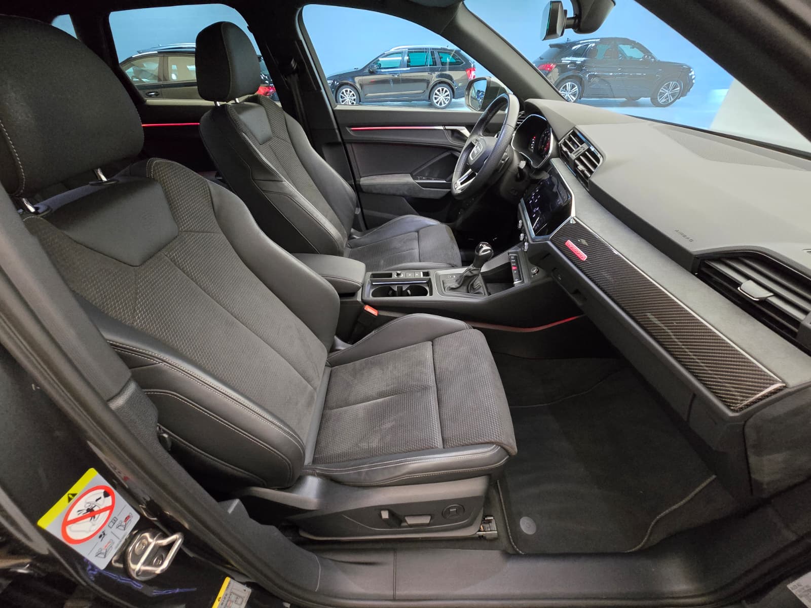 AUDI Q3 45 TFSI S line quattro S-tronic-image-13