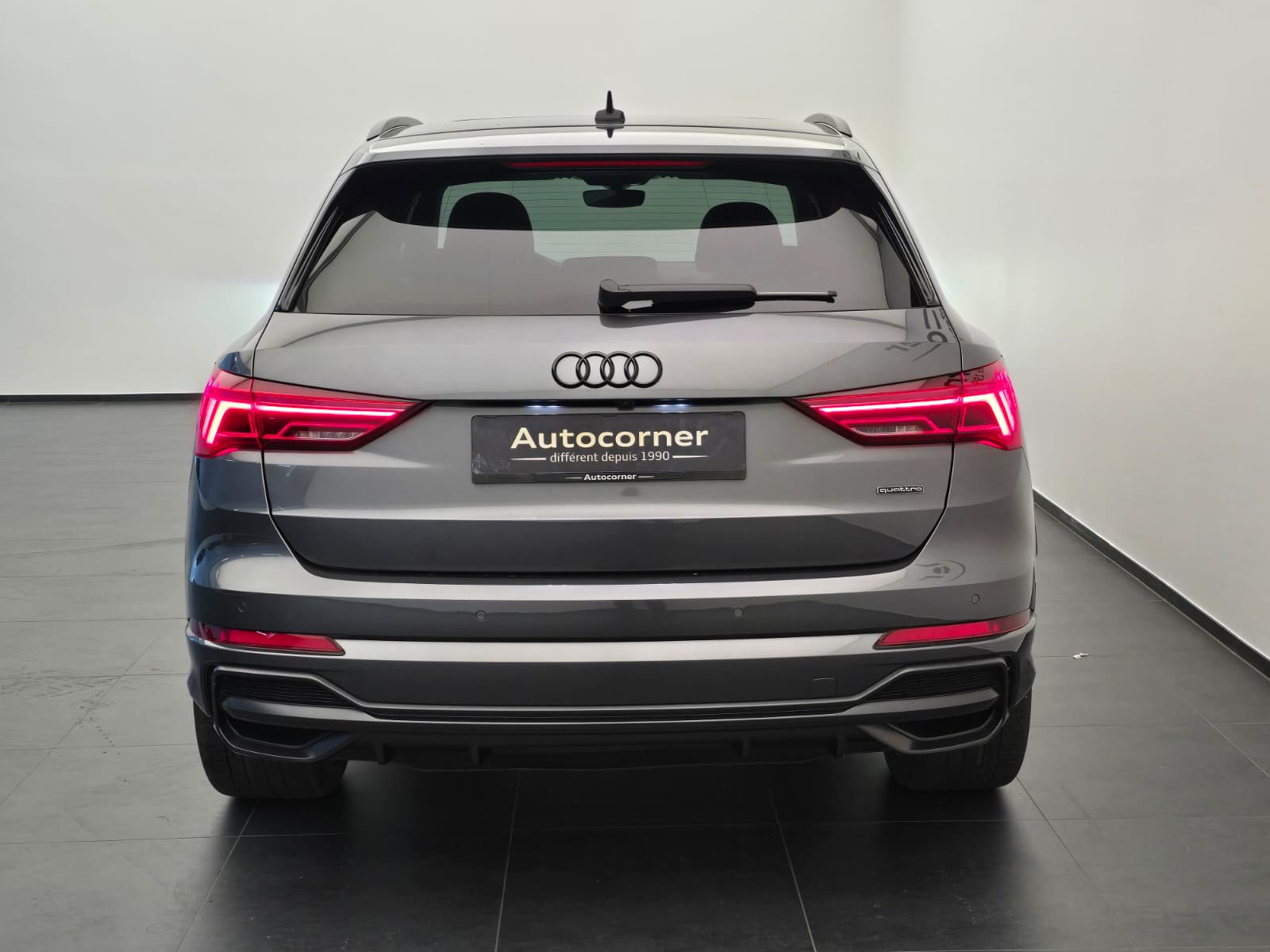AUDI Q3 45 TFSI S line quattro S-tronic-image-7
