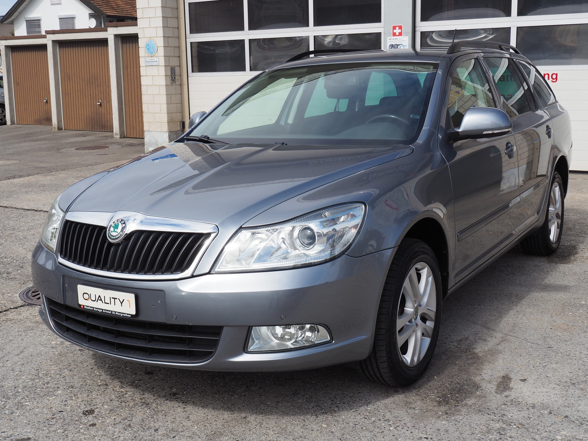 SKODA Octavia Combi 1.6 TDI Ambition 4x4-image-2