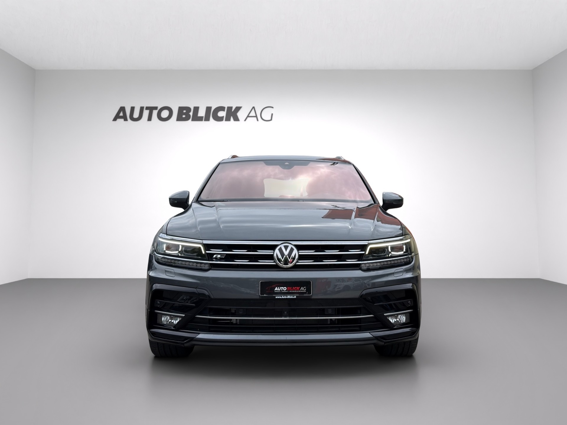 VW Tiguan 2.0TSI R-Line Highline 4Motion DSG-showroom-element-2
